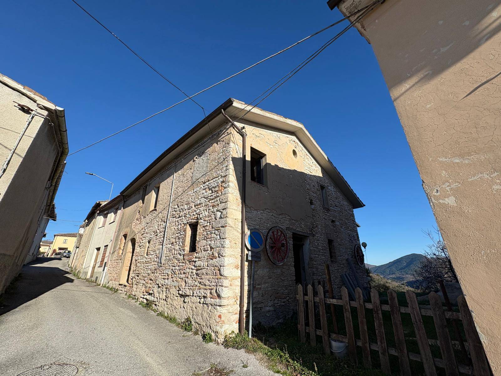 Cielo Terra in vendita a Genga