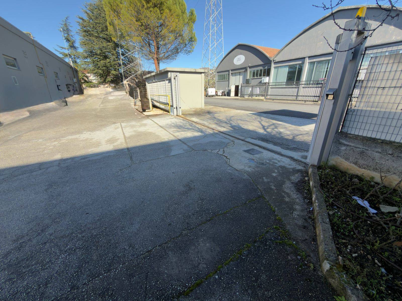 Capannone in vendita a Fabriano, SEMI PERIFERIA