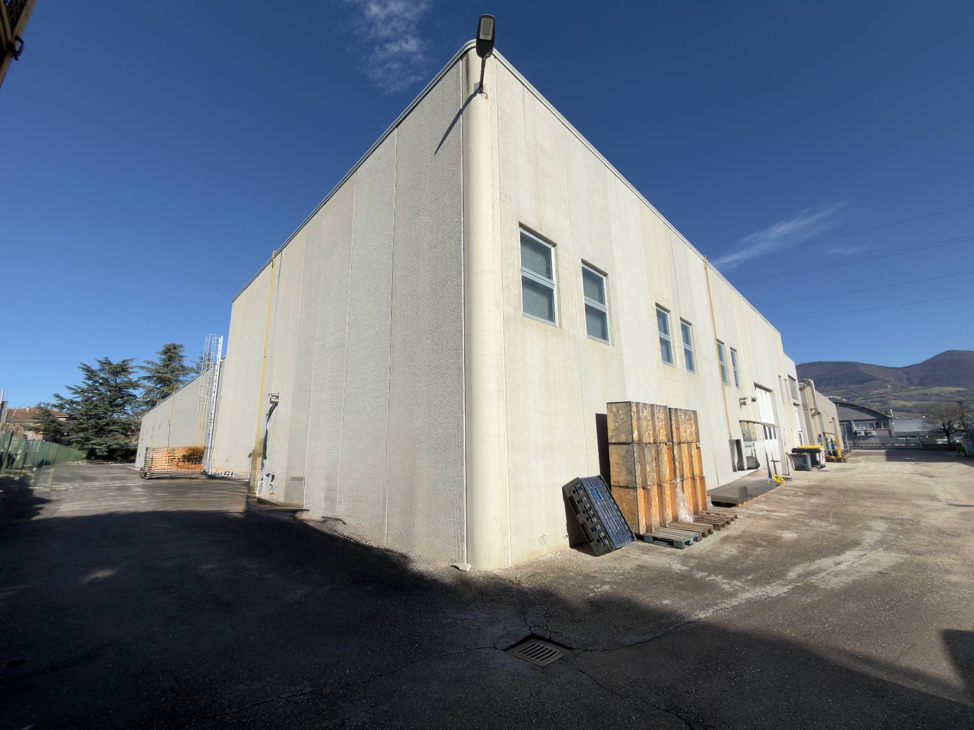 Capannone in vendita a Fabriano, SEMI PERIFERIA