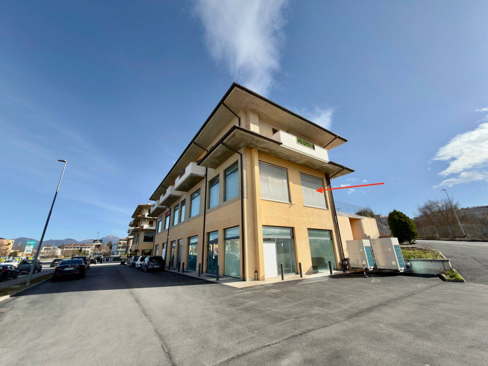 Locale commerciale in affitto a Fabriano, SEMI PERIFERIA