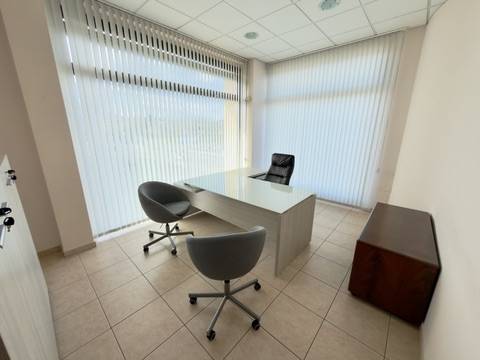 Locale commerciale in affitto a Fabriano, SEMI PERIFERIA