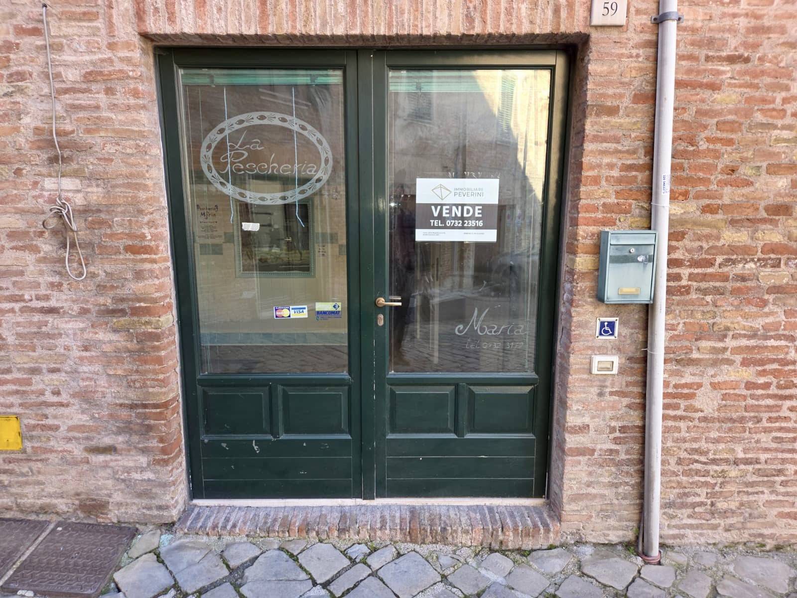 Locale commerciale in vendita a Fabriano, CENTRO STORICO