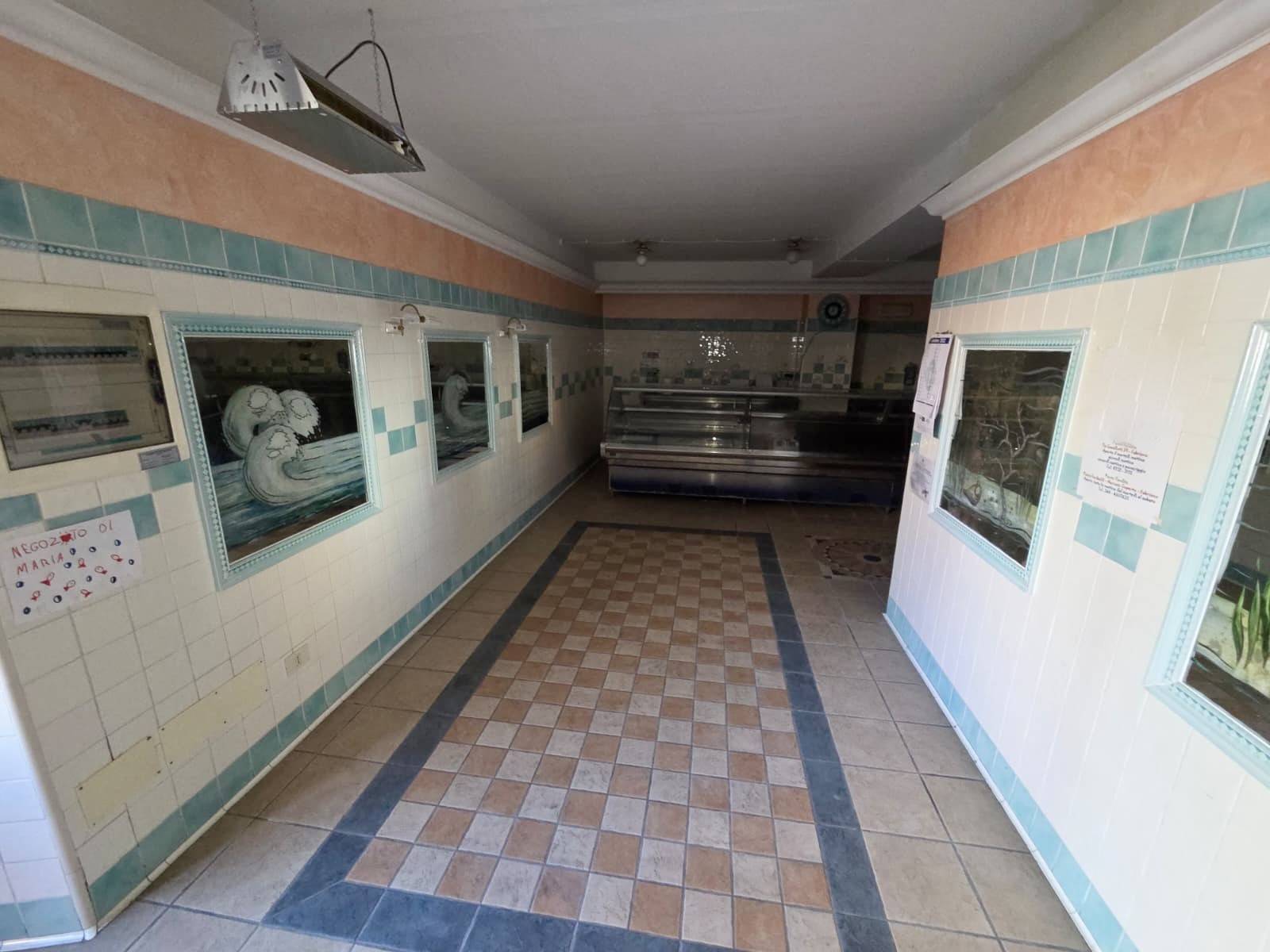 Locale commerciale in vendita a Fabriano, CENTRO STORICO