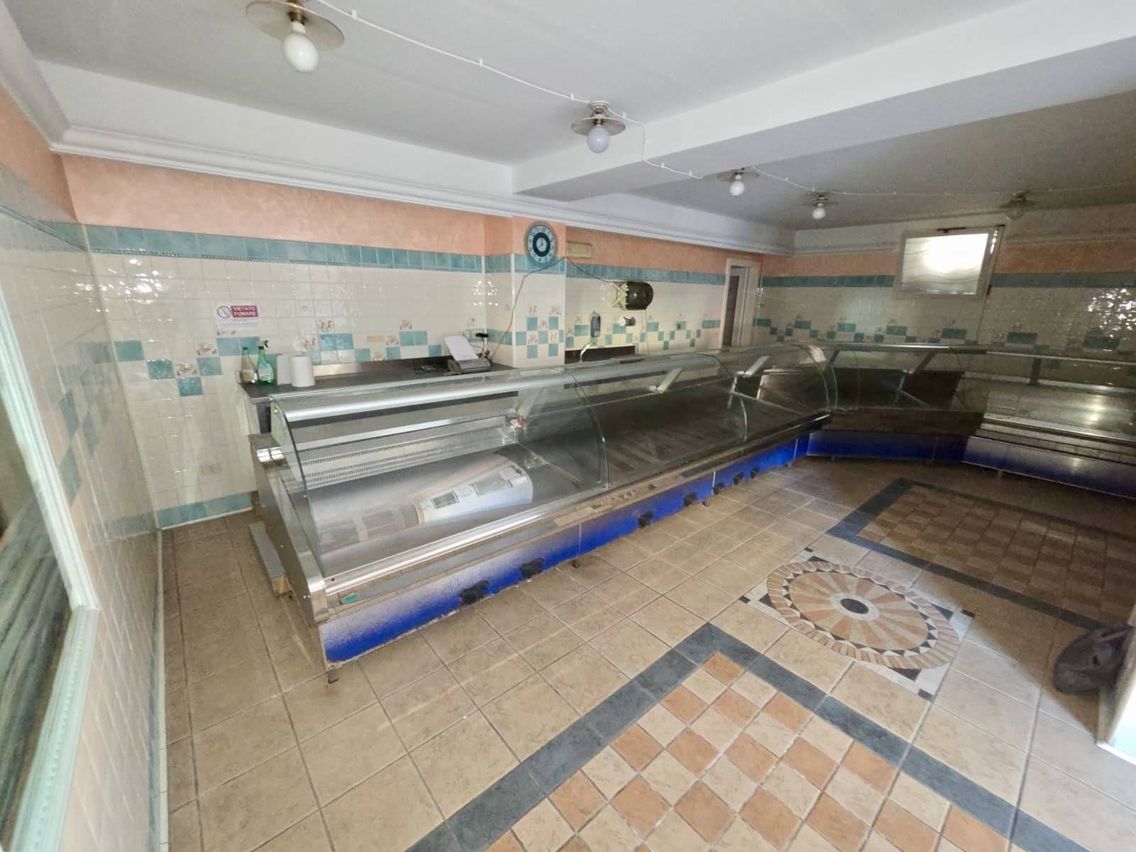 Locale commerciale in vendita a Fabriano, CENTRO STORICO