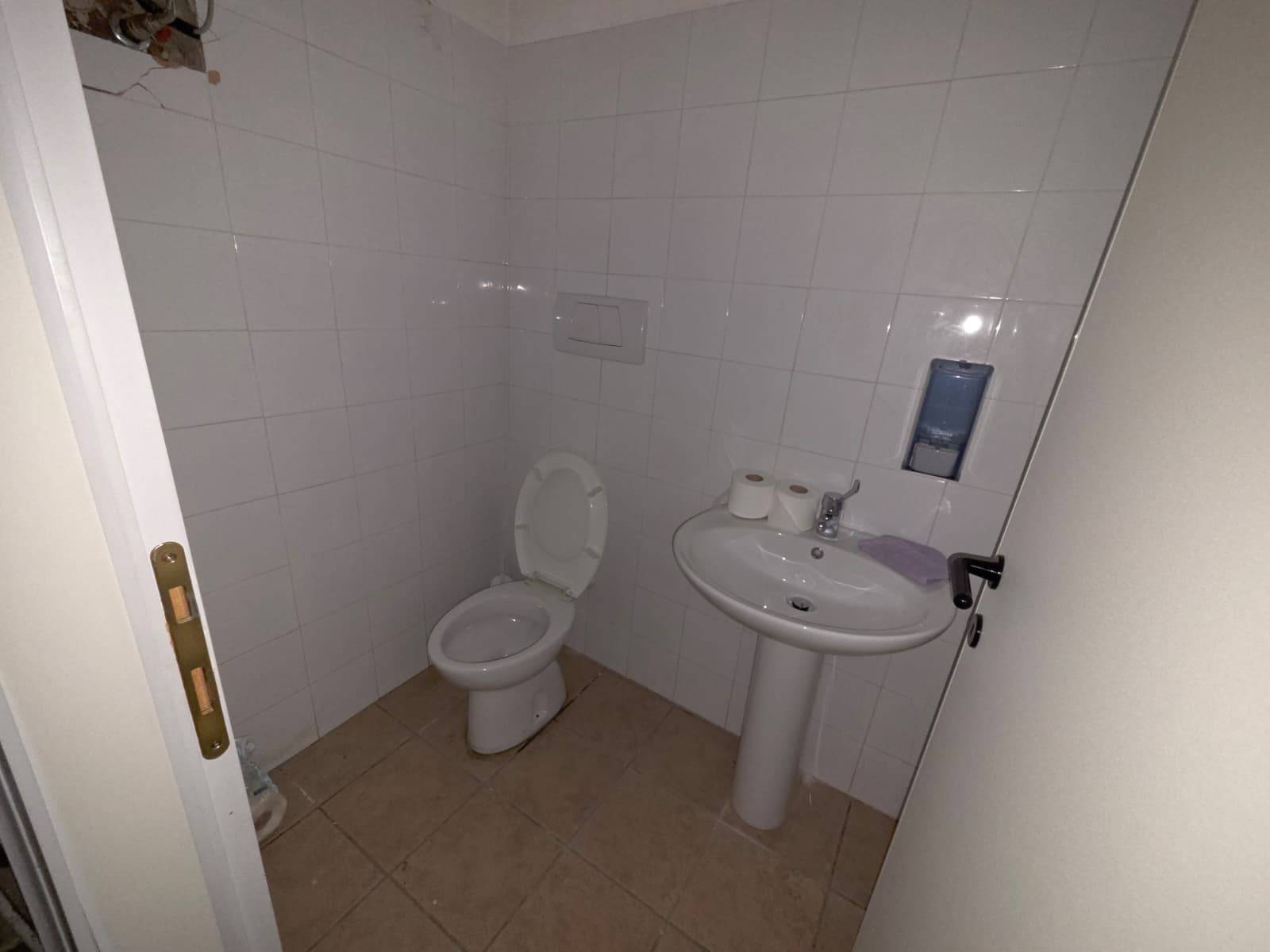 Locale commerciale in vendita a Fabriano, CENTRO STORICO