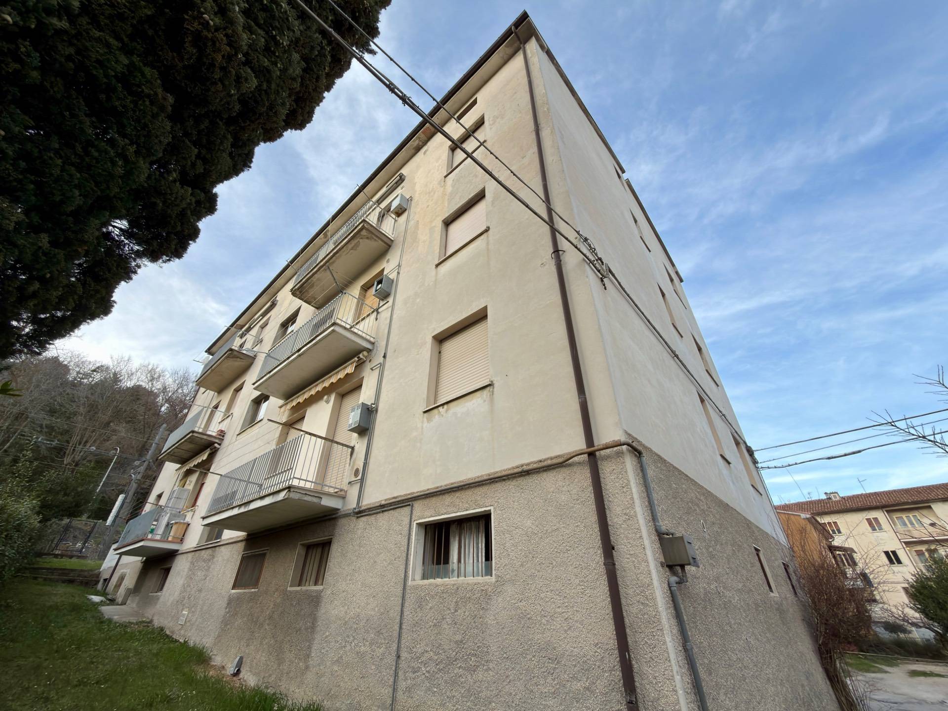 Appartamento in vendita a Fabriano, SEMI PERIFERIA