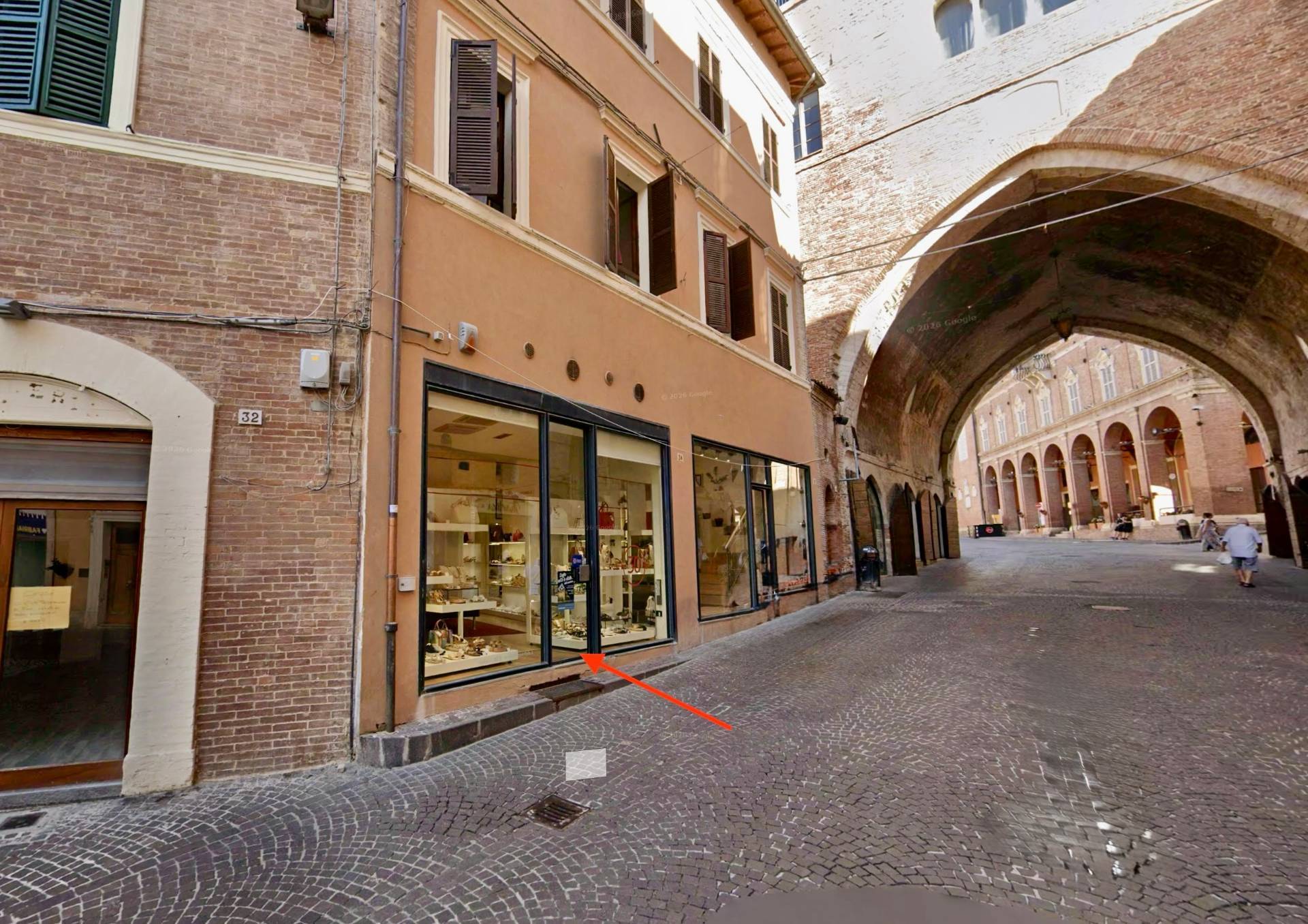 Locale commerciale in affitto a Fabriano, CENTRO STORICO