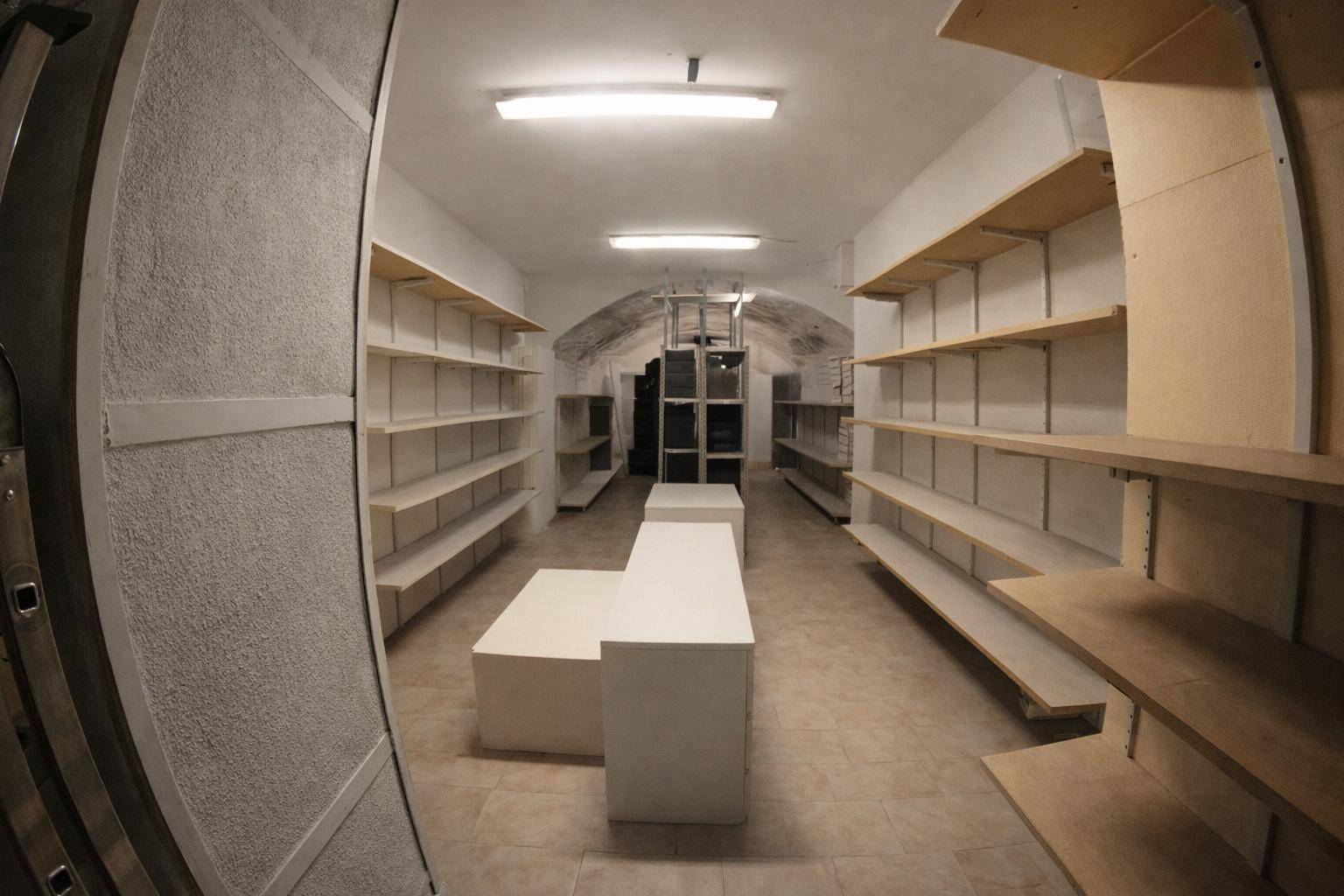 Locale commerciale in affitto a Fabriano, CENTRO STORICO