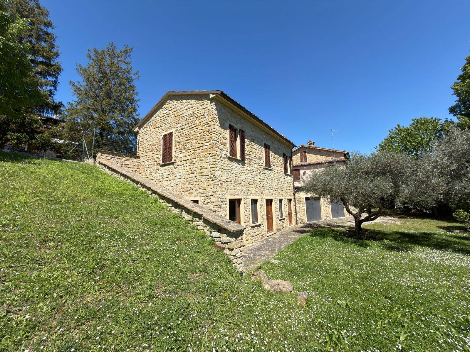 Casolare in vendita a Serra San Quirico, Sasso