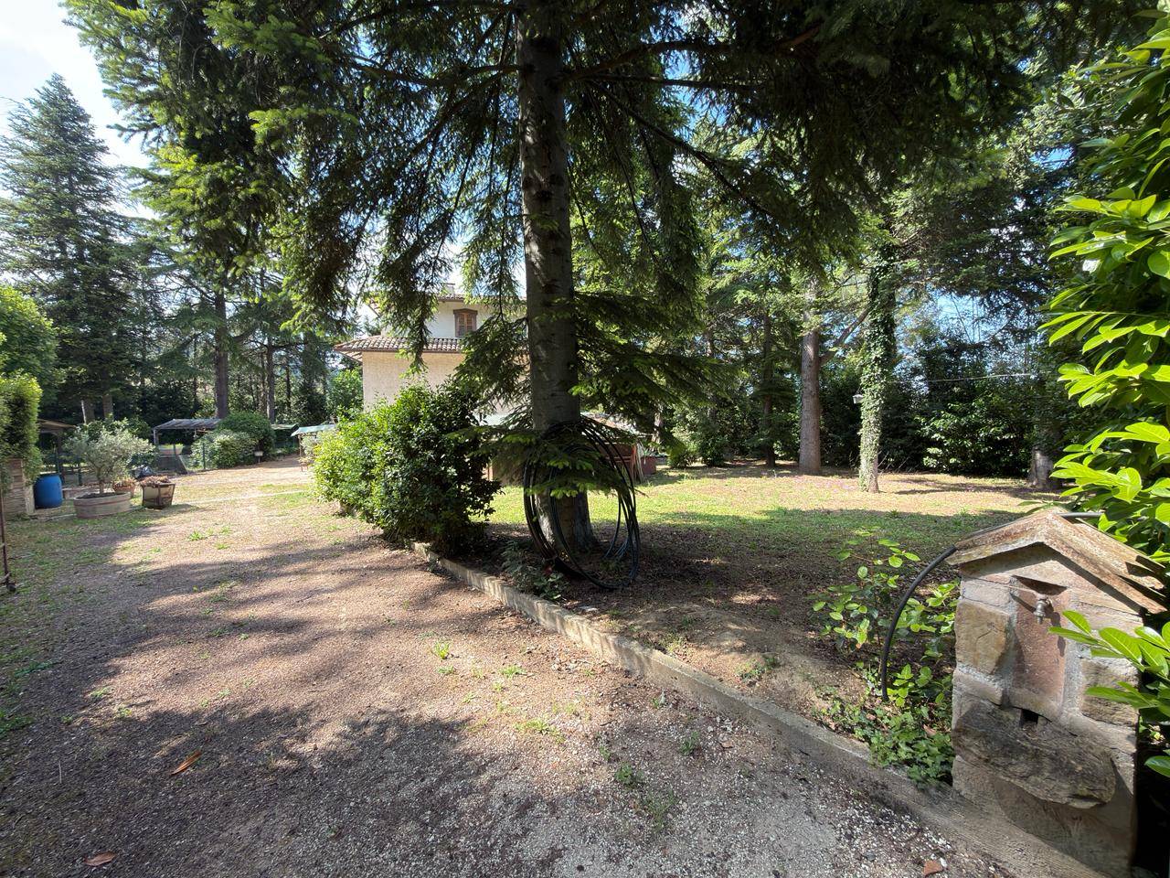 Villa in vendita a Tolentino