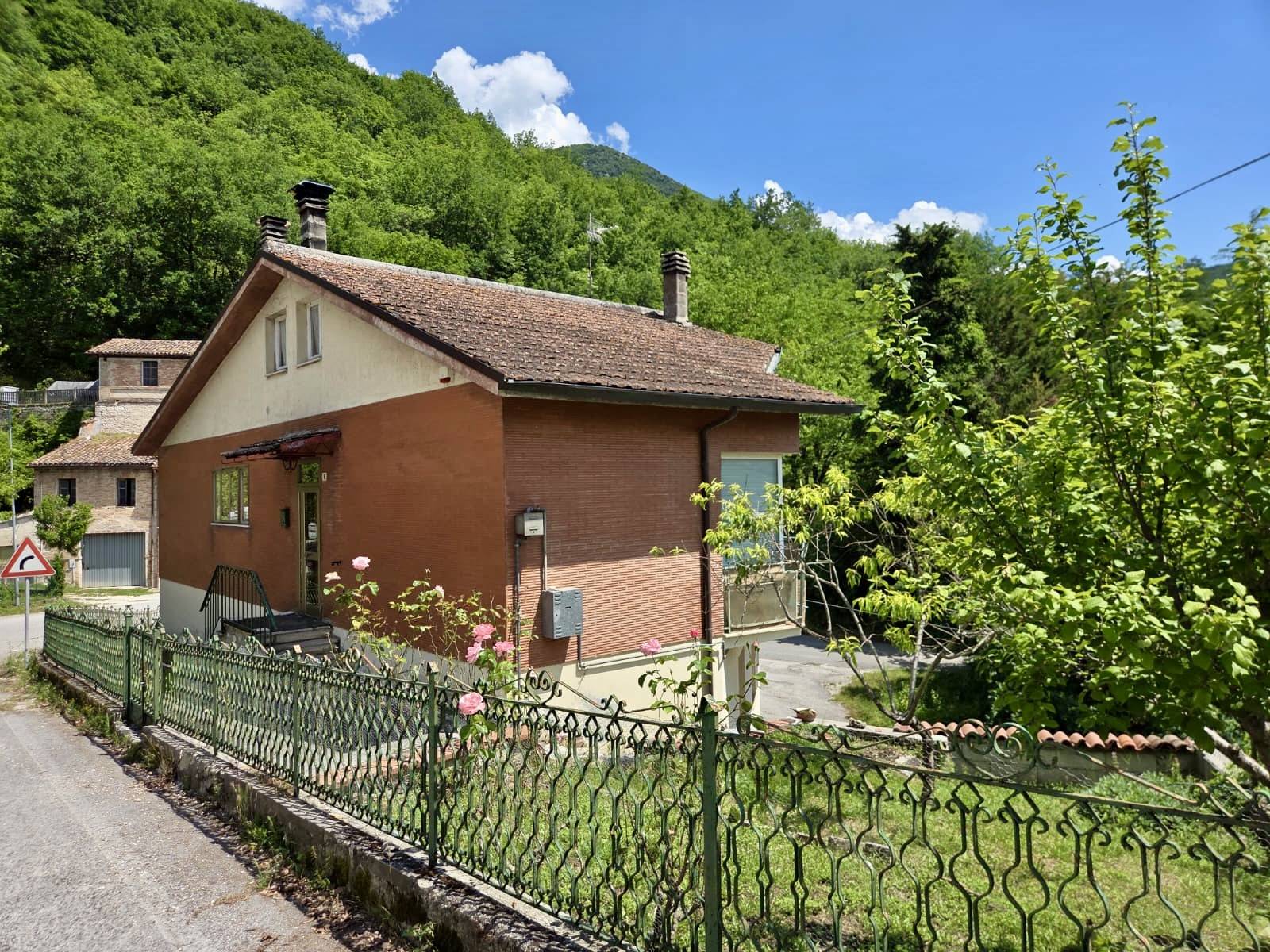 Casa singola in vendita a Fabriano, FRAZIONI