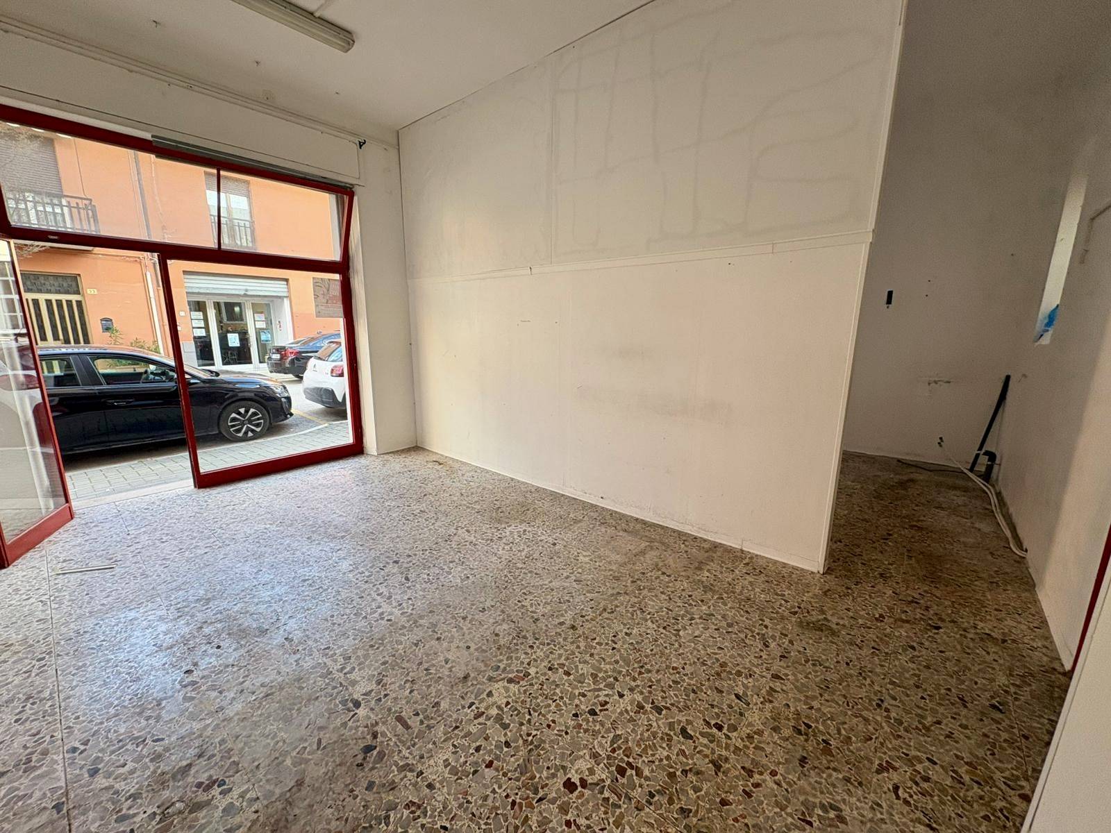 Locale commerciale in affitto a Fabriano, SEMI PERIFERIA