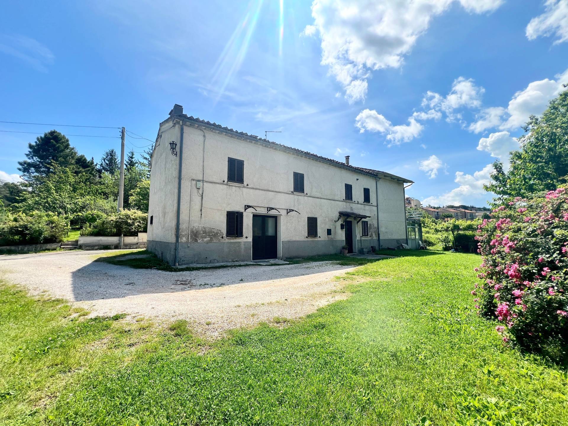 Villa in vendita a Fabriano, SEMI PERIFERIA