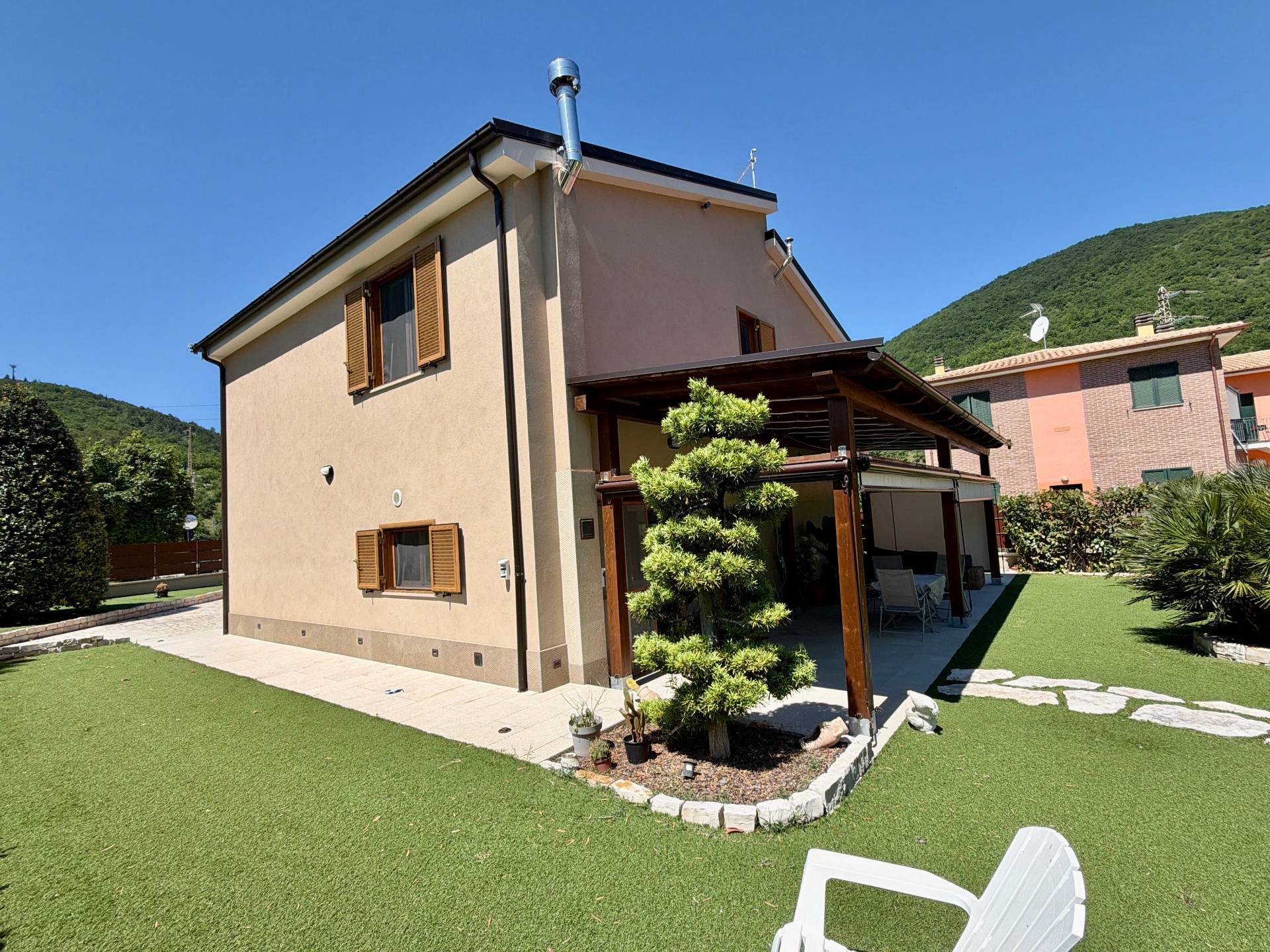 Villa in vendita a Fabriano, FRAZIONI