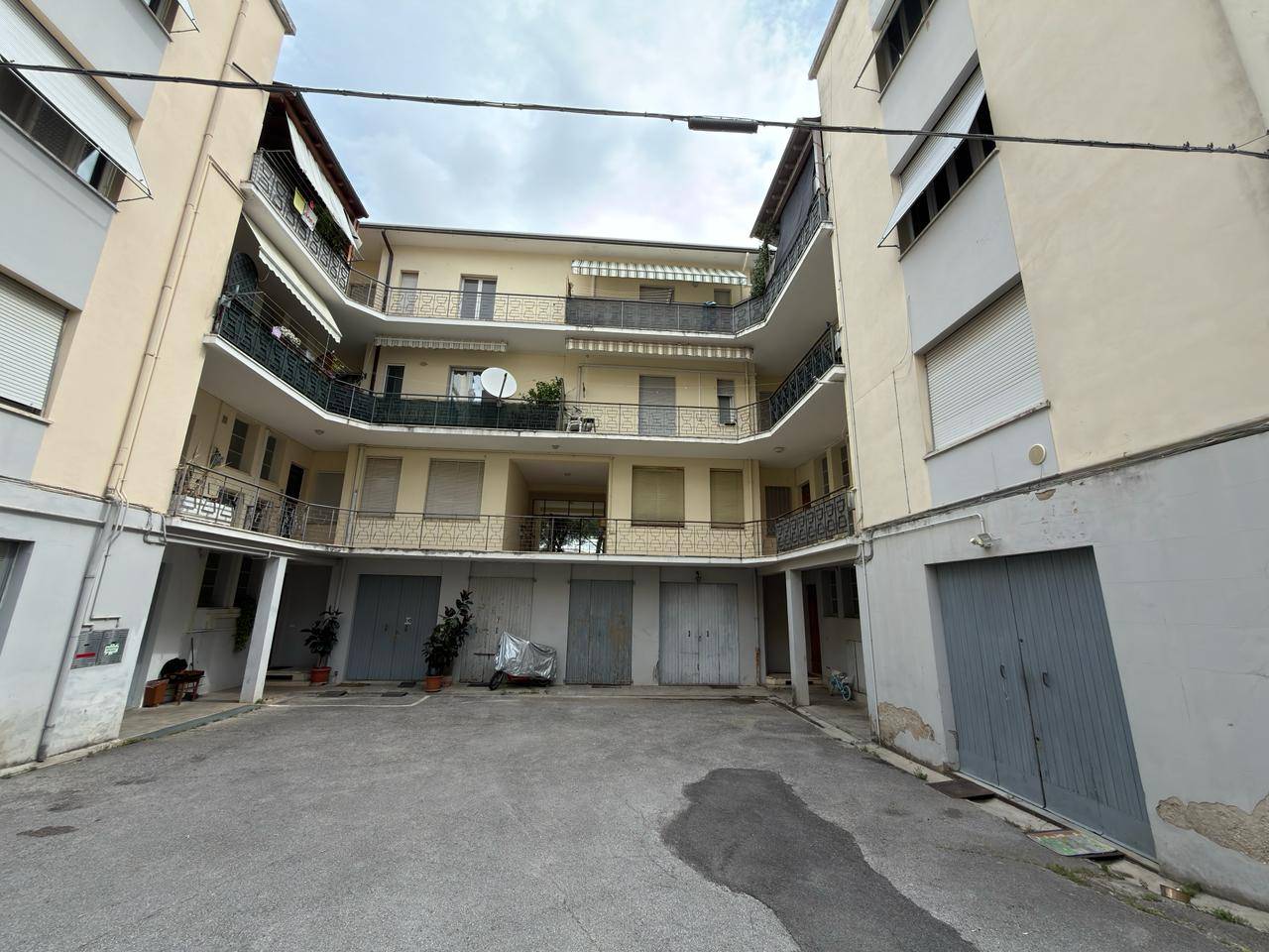 Box o garage in vendita a Jesi