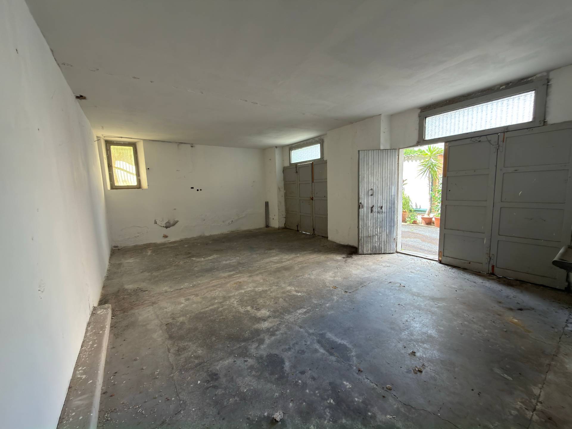 Magazzino in vendita a Jesi