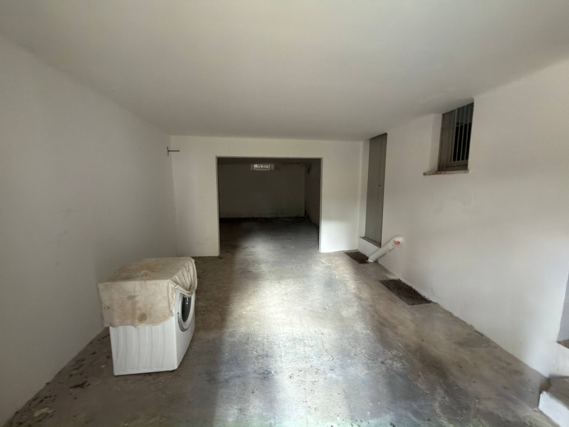Magazzino in vendita a Jesi