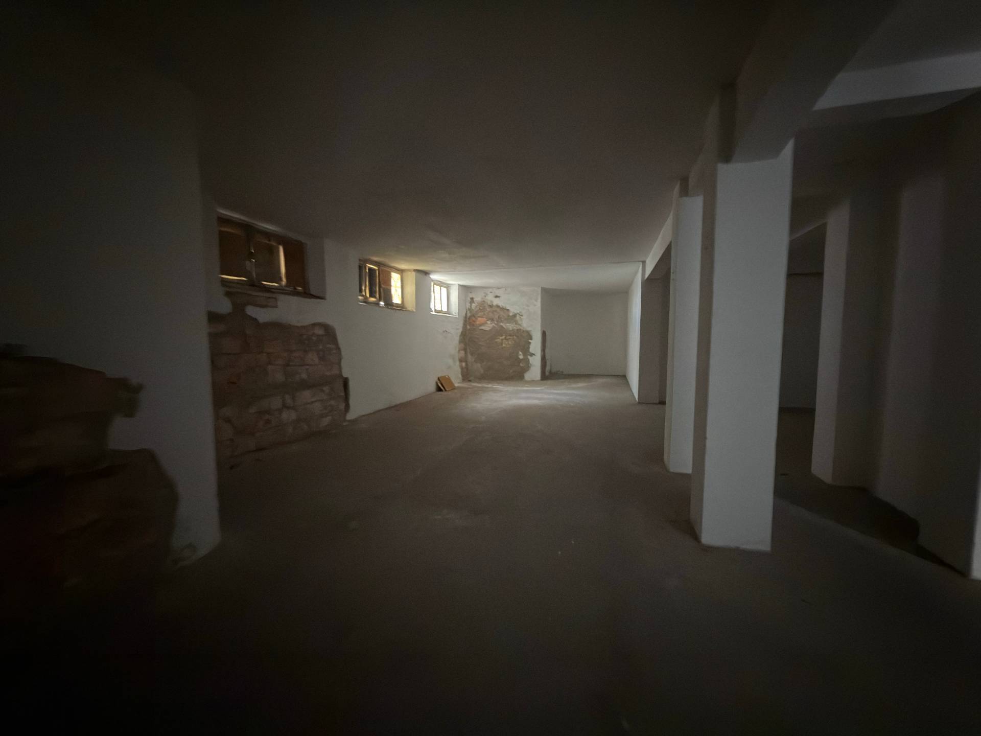 Magazzino in vendita a Jesi