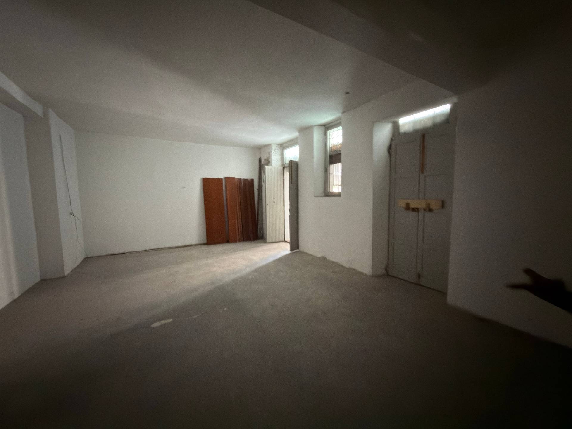 Magazzino in vendita a Jesi