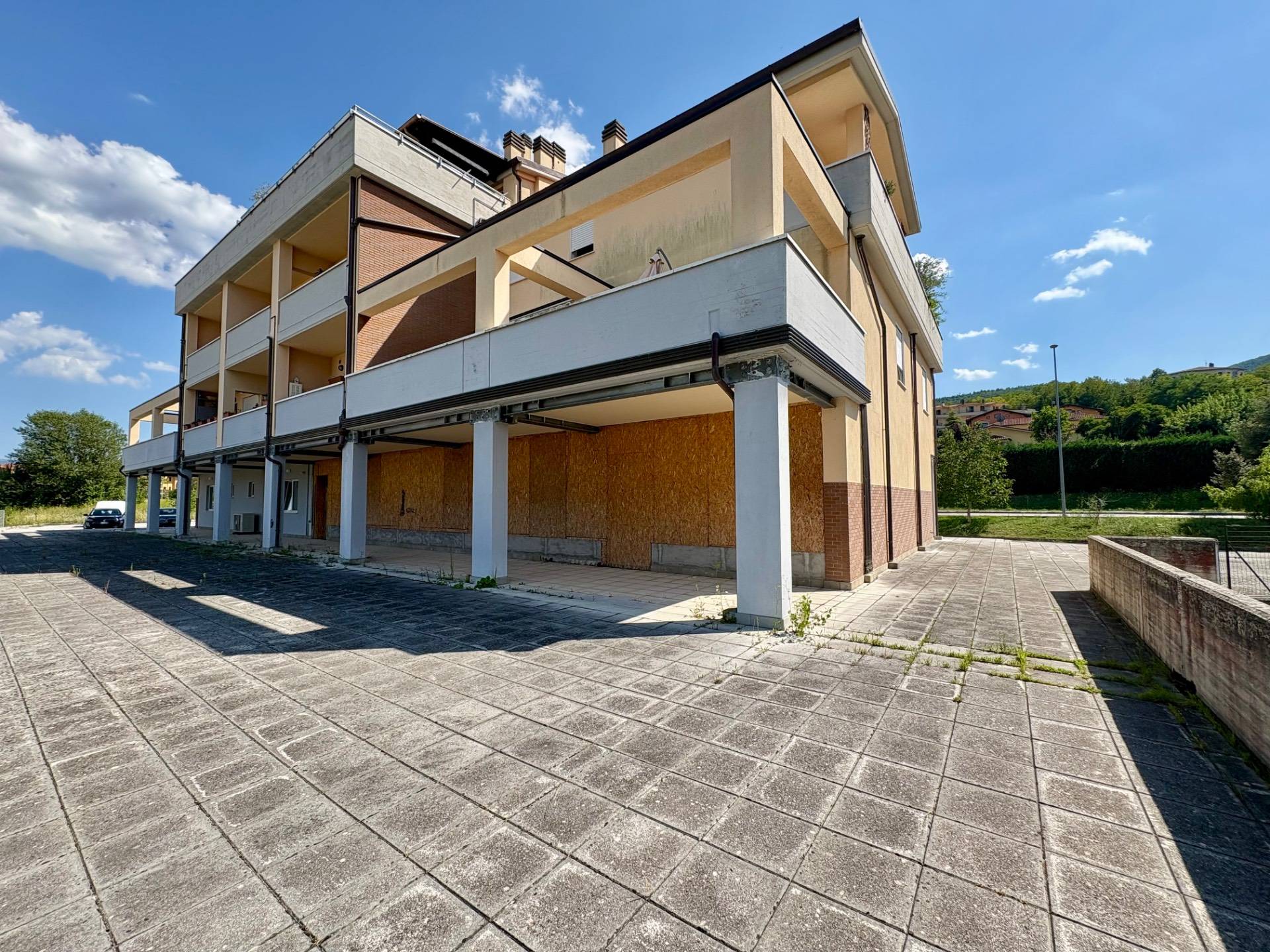 Locale commerciale in vendita a Fabriano, PERIFERIA