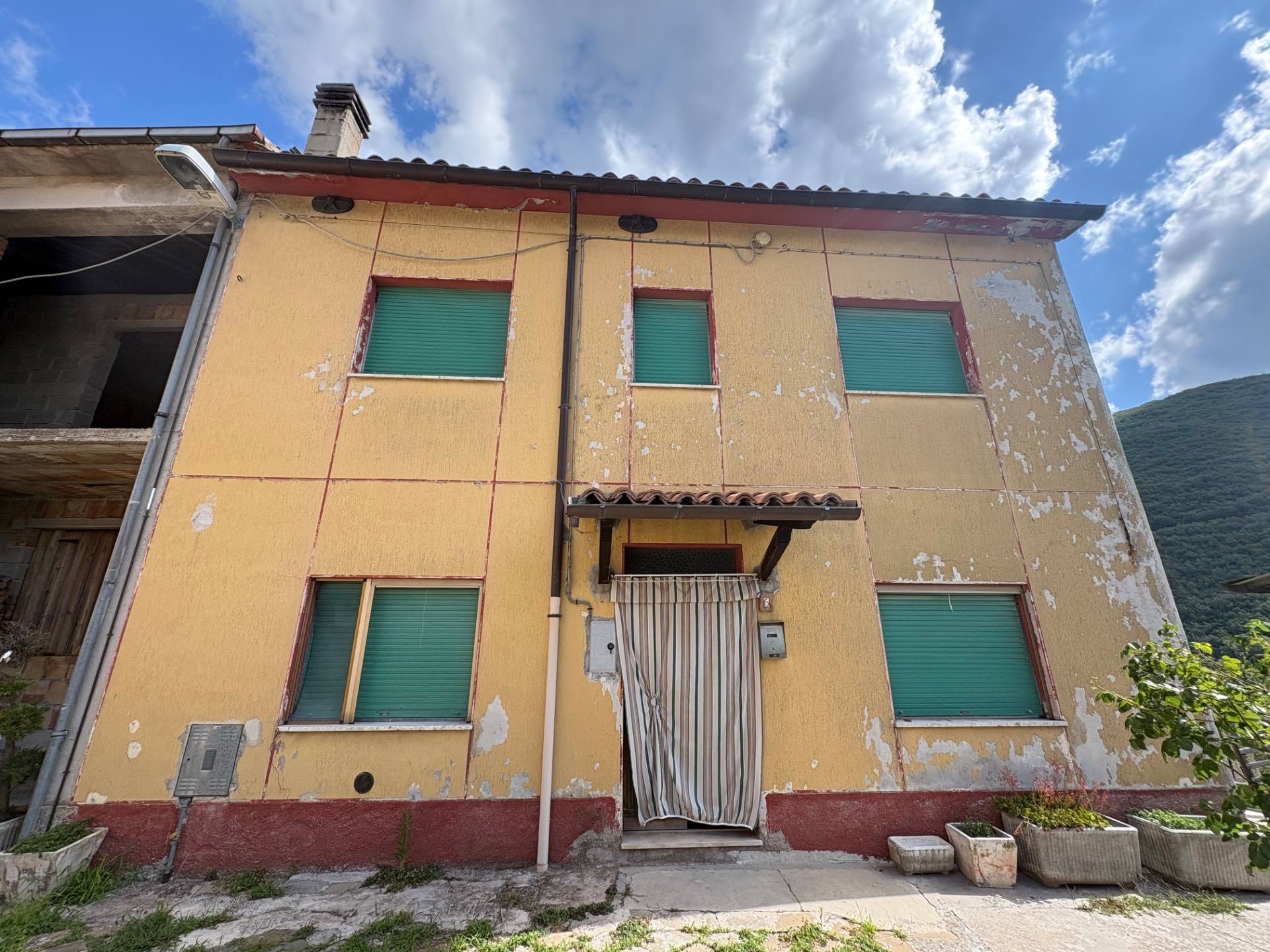 Casa singola in vendita a Fabriano, FRAZIONI