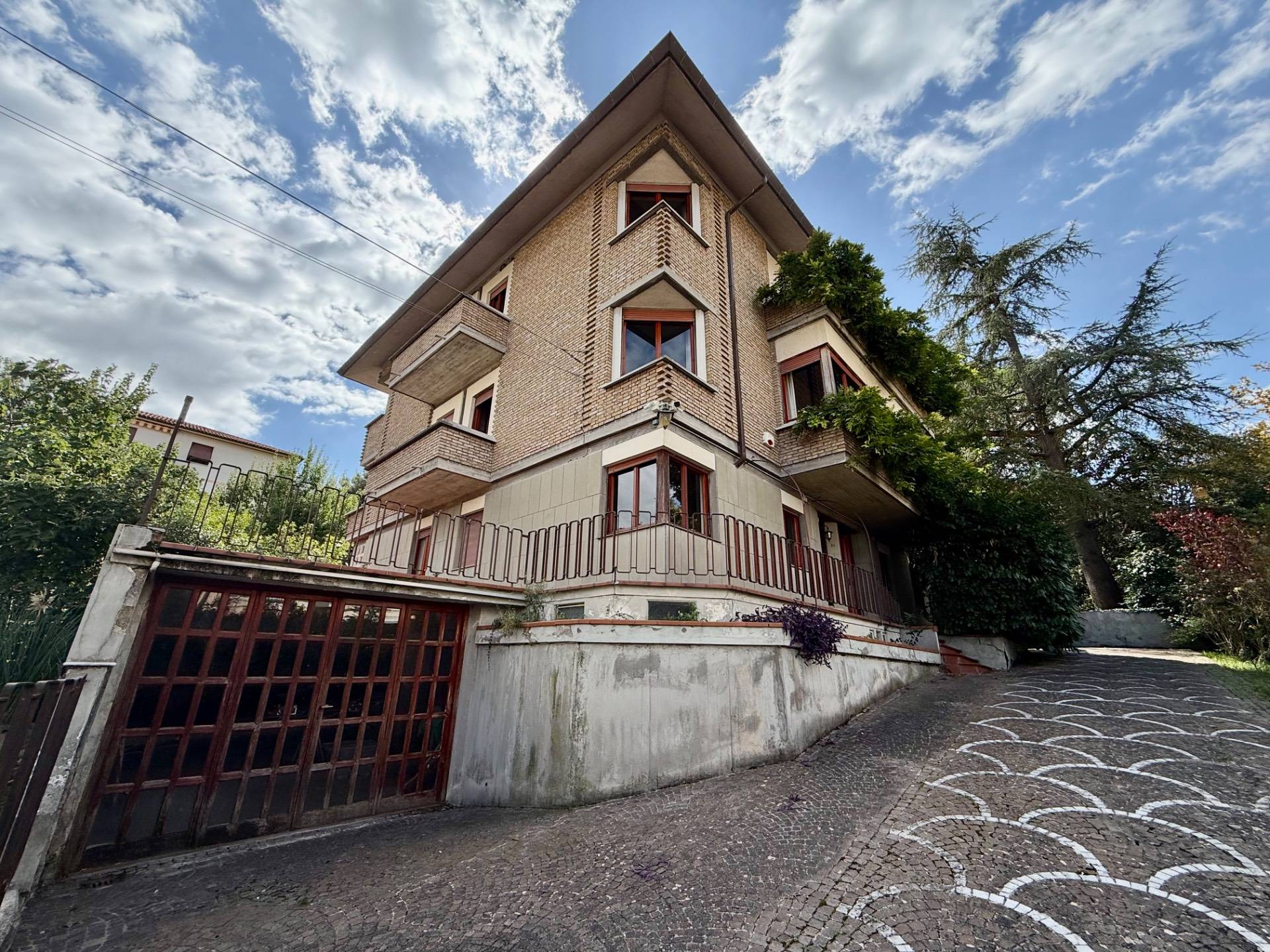 Villa in vendita a Fabriano, SEMI PERIFERIA