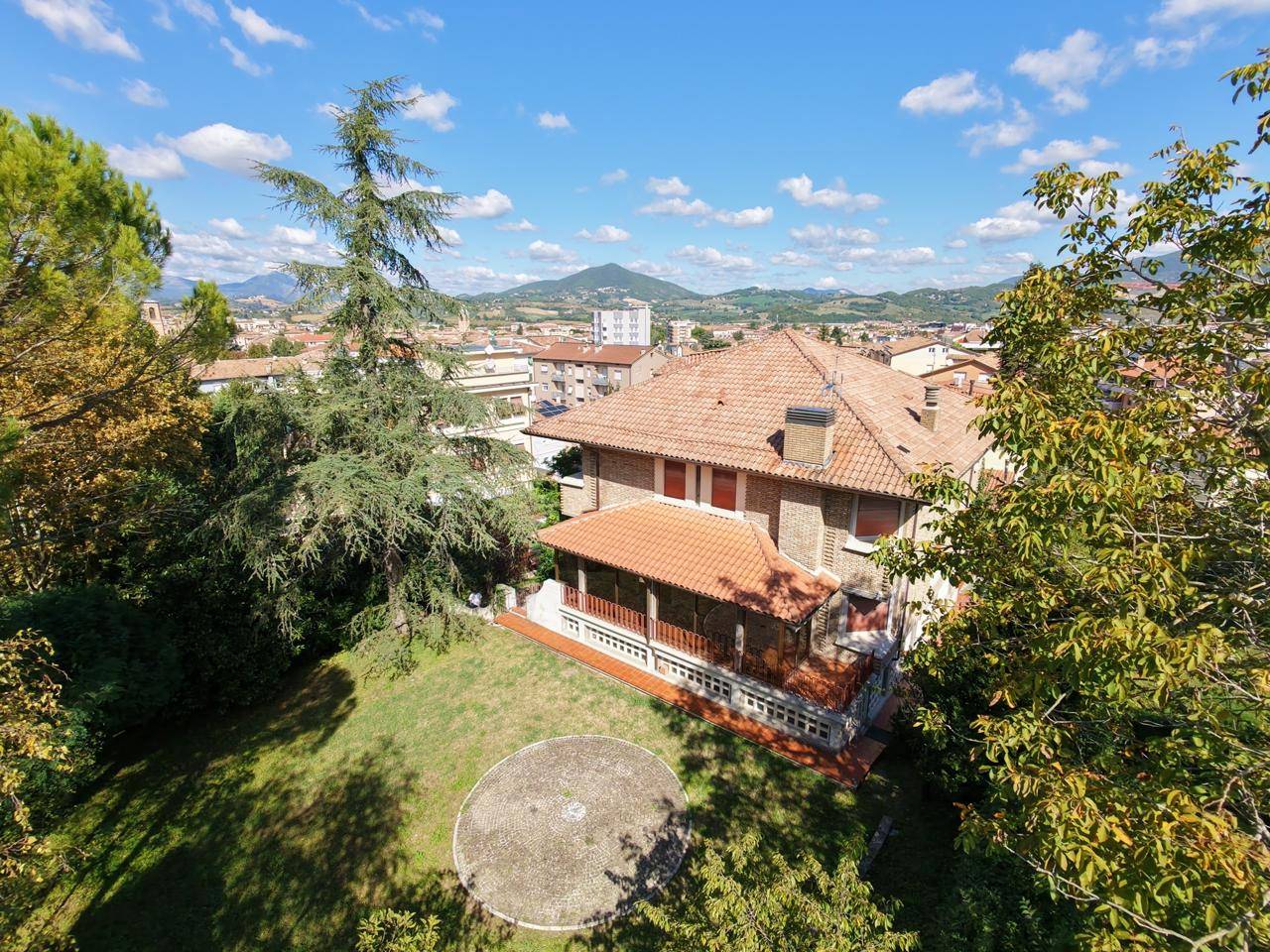 Villa in vendita a Fabriano, SEMI PERIFERIA
