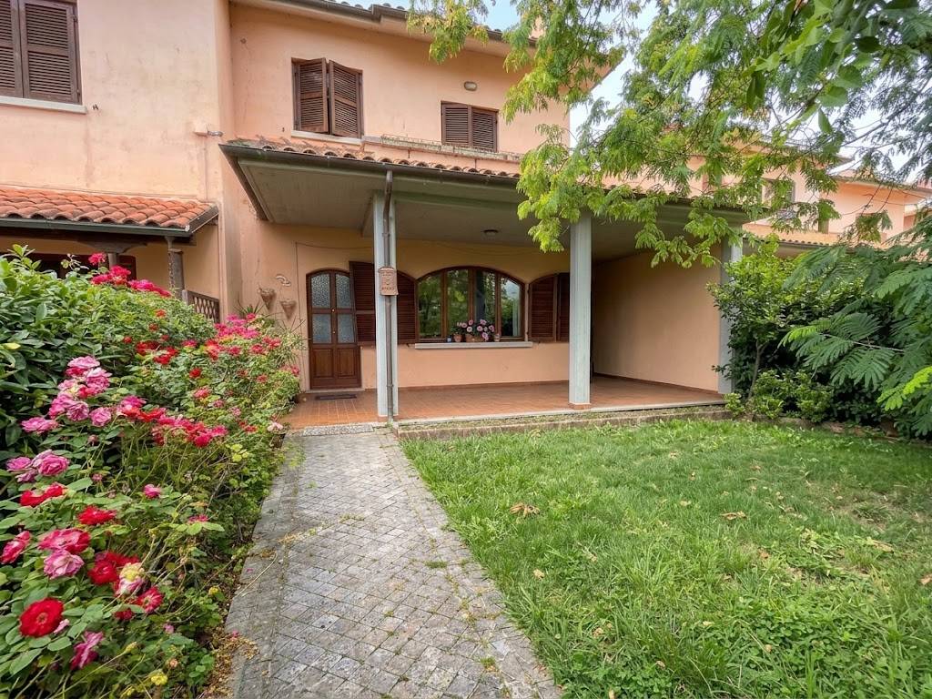 Villa a schiera in vendita a Fabriano, SEMI PERIFERIA