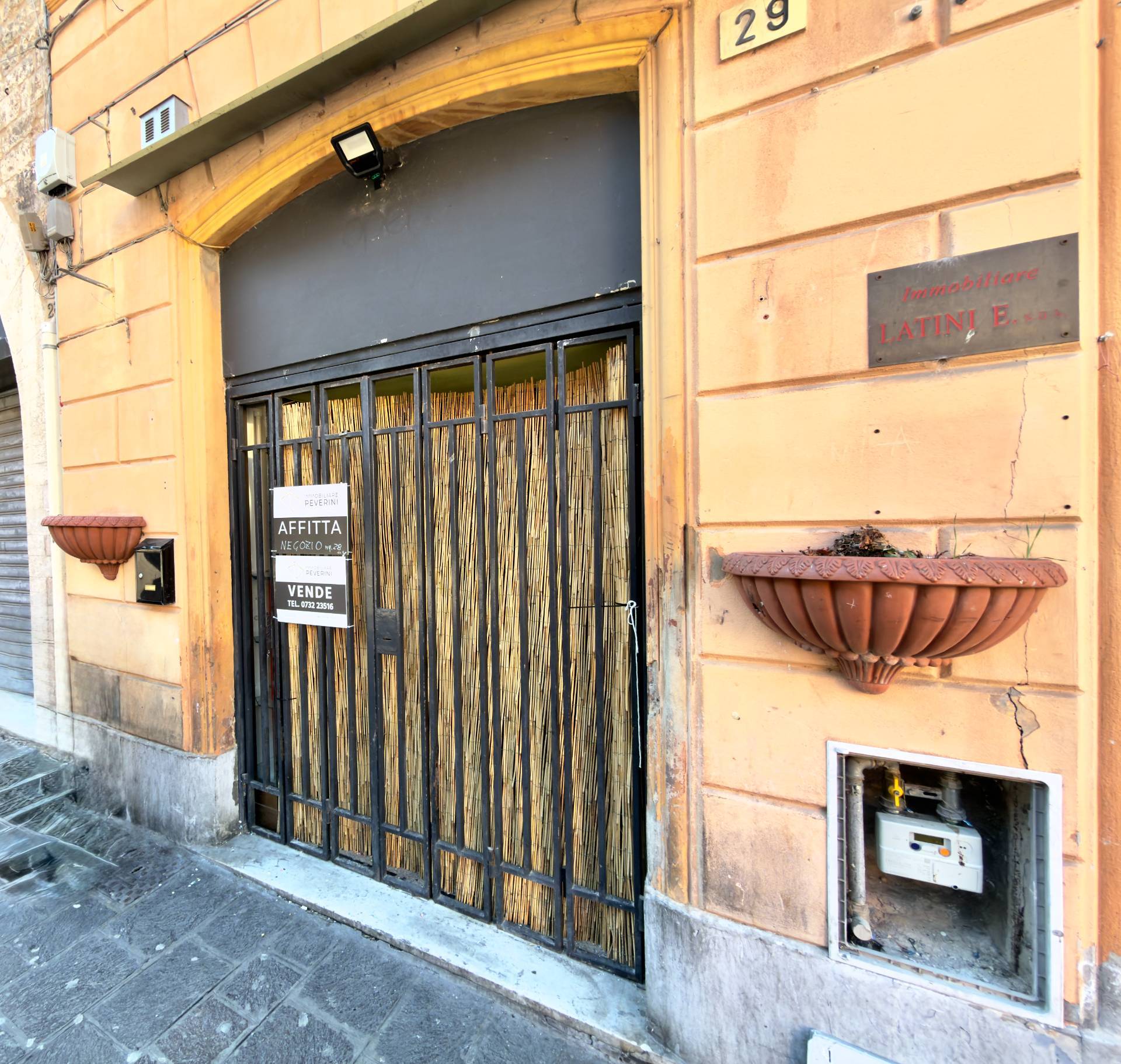 Locale commerciale in vendita a Fabriano, CENTRO STORICO
