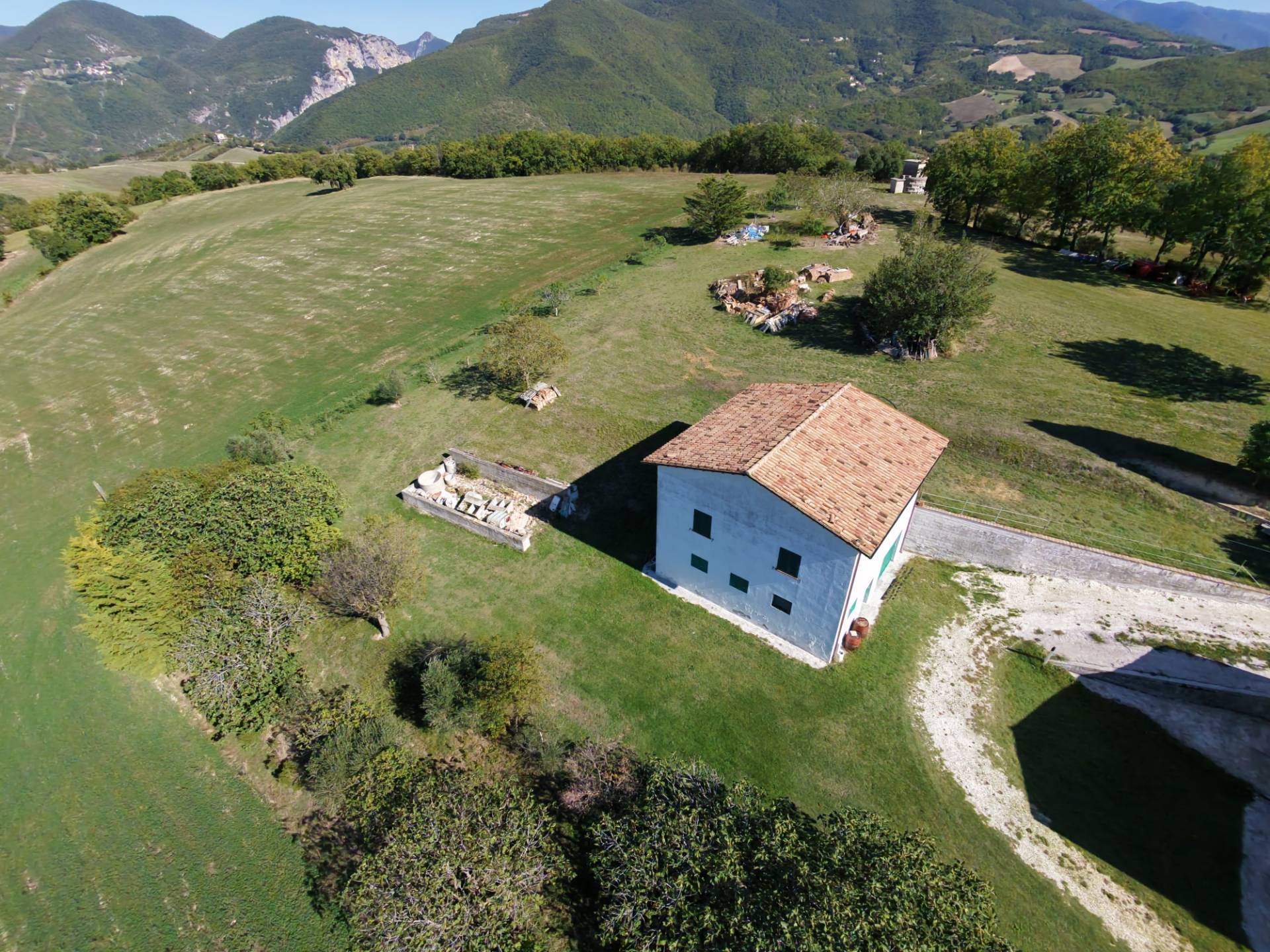 Casolare in vendita a Genga