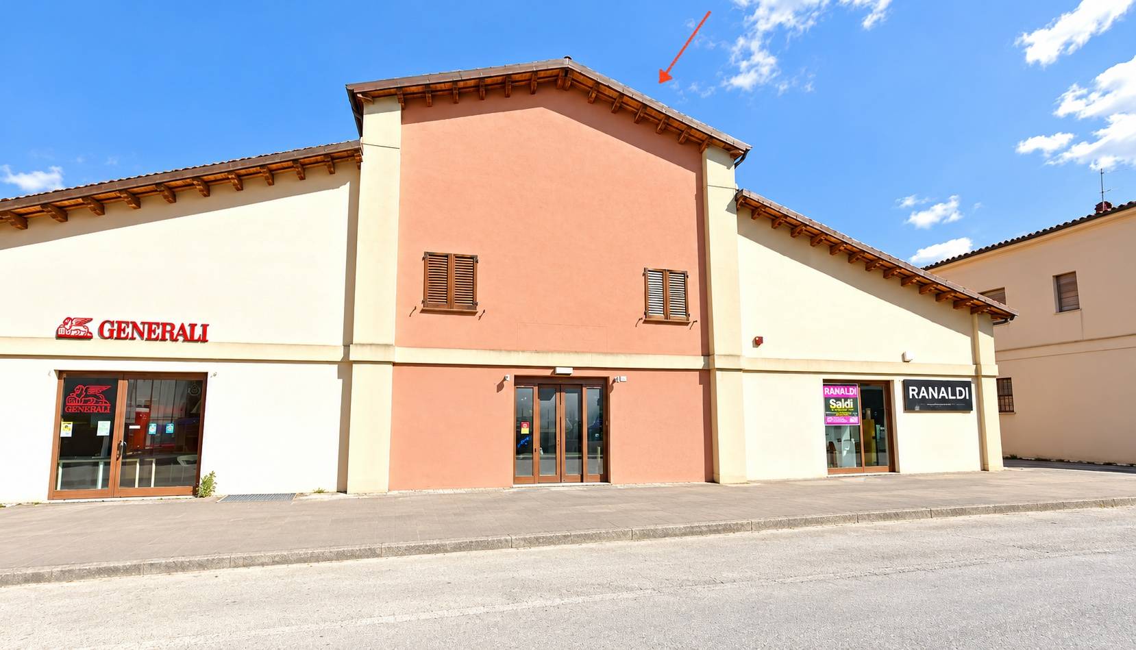Locale commerciale in vendita a Fabriano, SEMI PERIFERIA