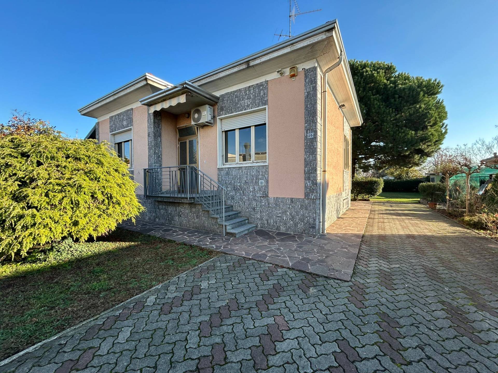 Villa in vendita a Fagnano Olona