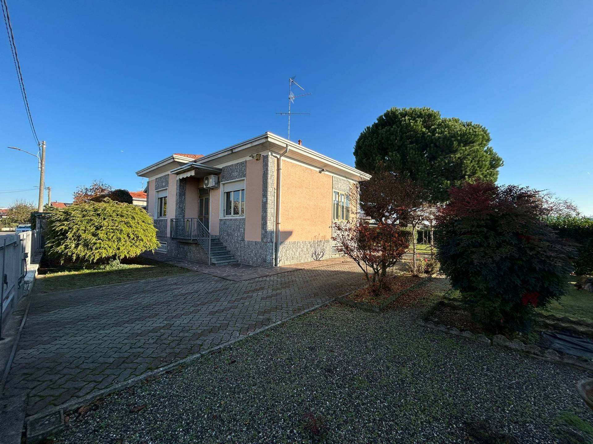 Villa in vendita a Fagnano Olona