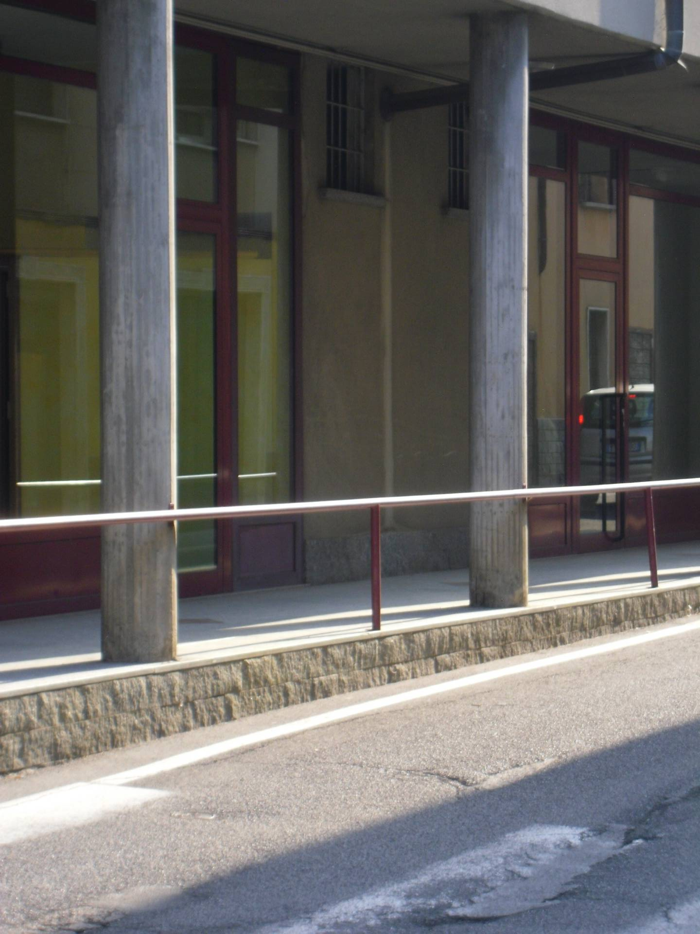 Locale commerciale in affitto a Cassano Magnago