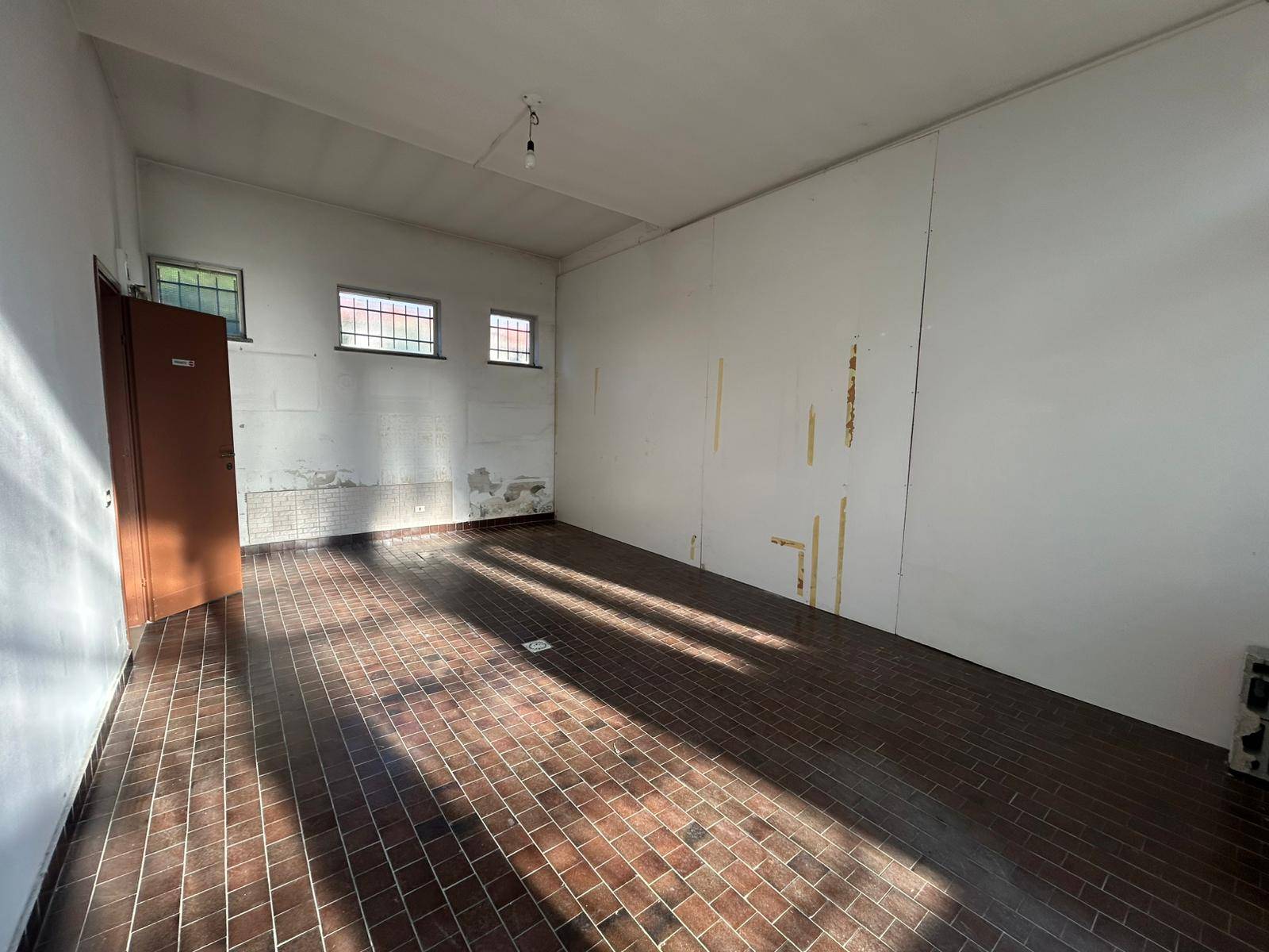 Capannone in affitto a Solbiate Olona