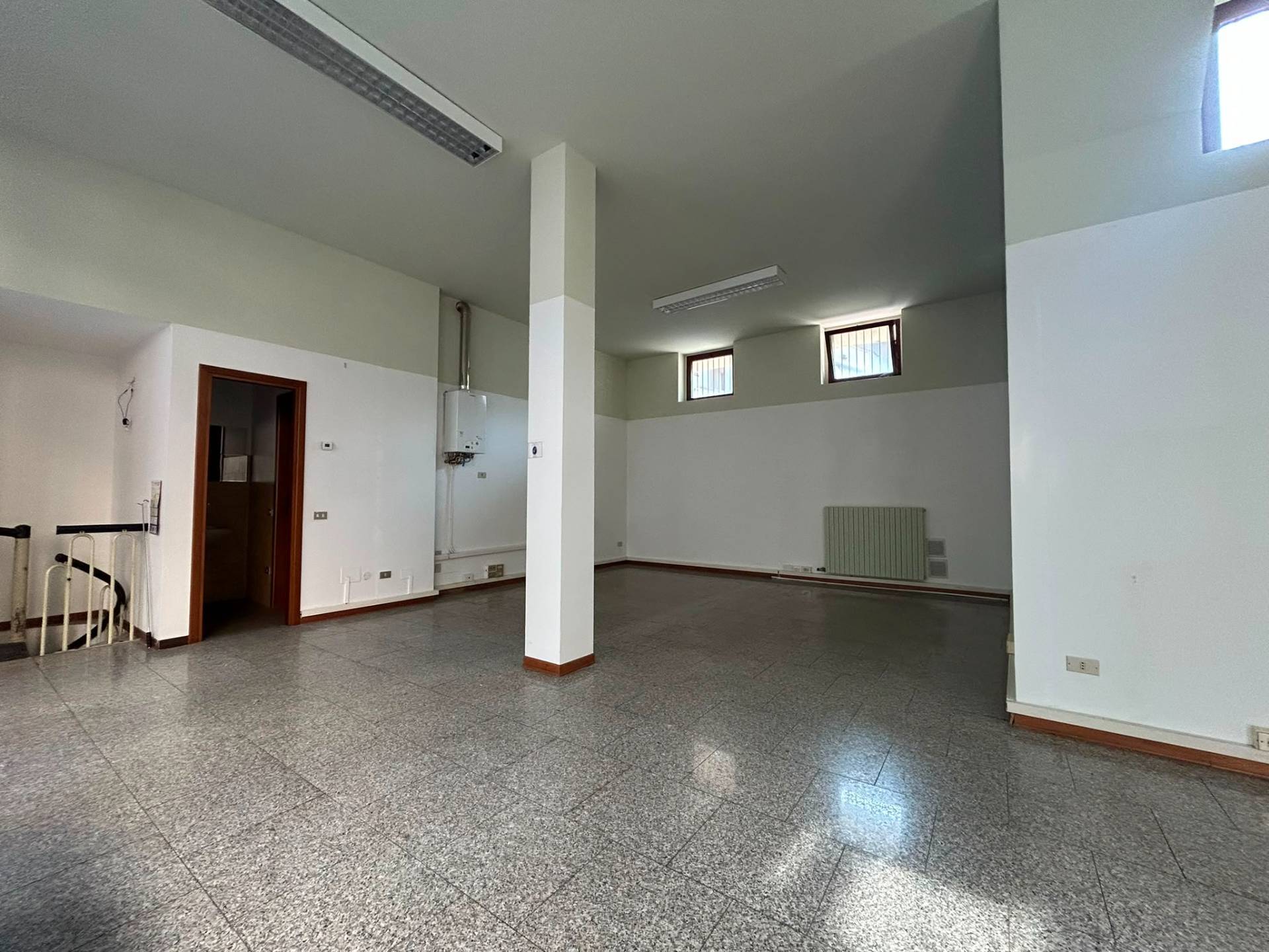 Locale commerciale in affitto a Cassano Magnago