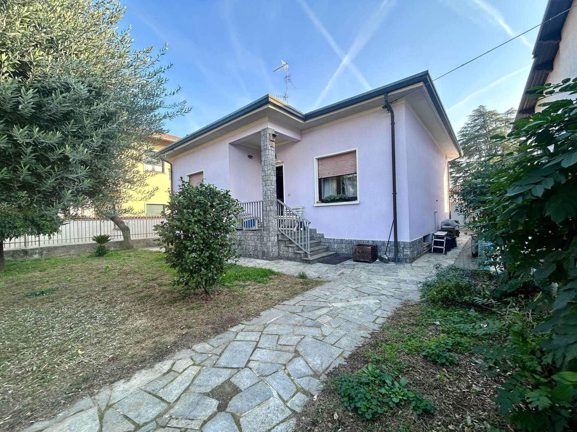 Villa in vendita a Solbiate Olona