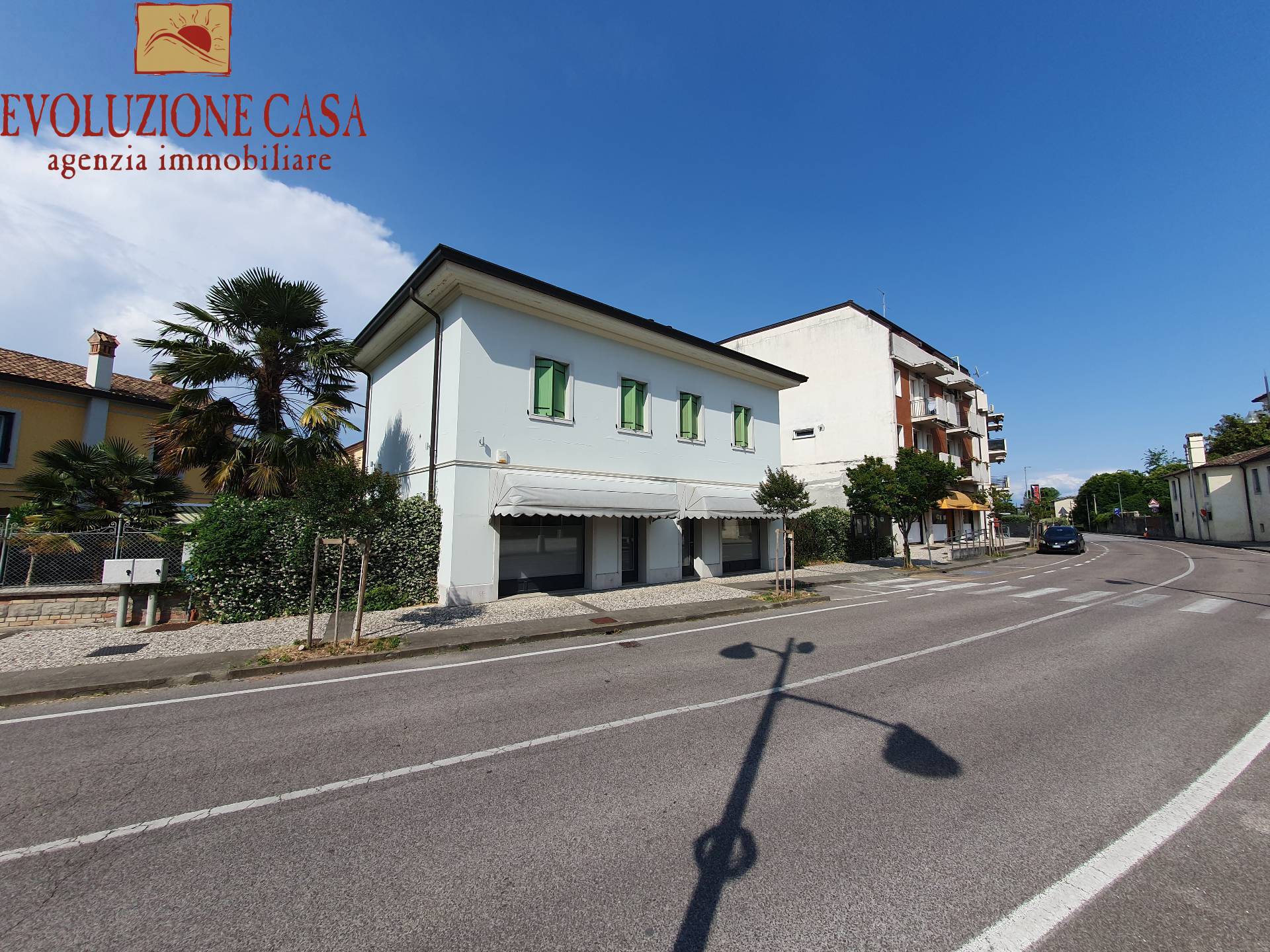 Locale commerciale in vendita a Turriaco