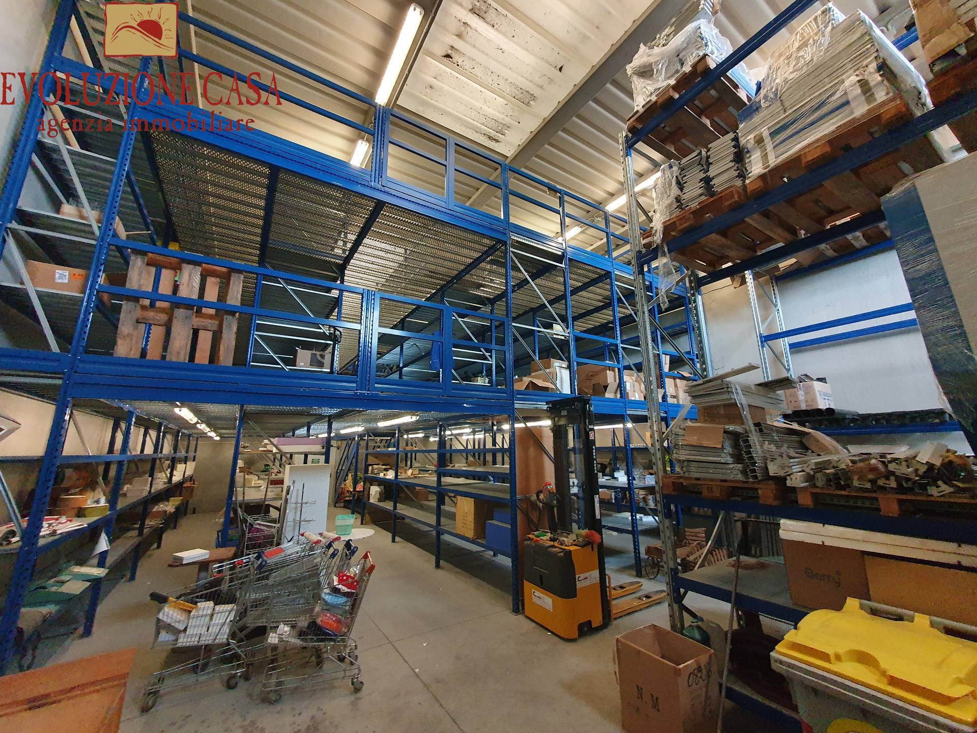 Locale commerciale in vendita a Fiumicello Villa Vicentina