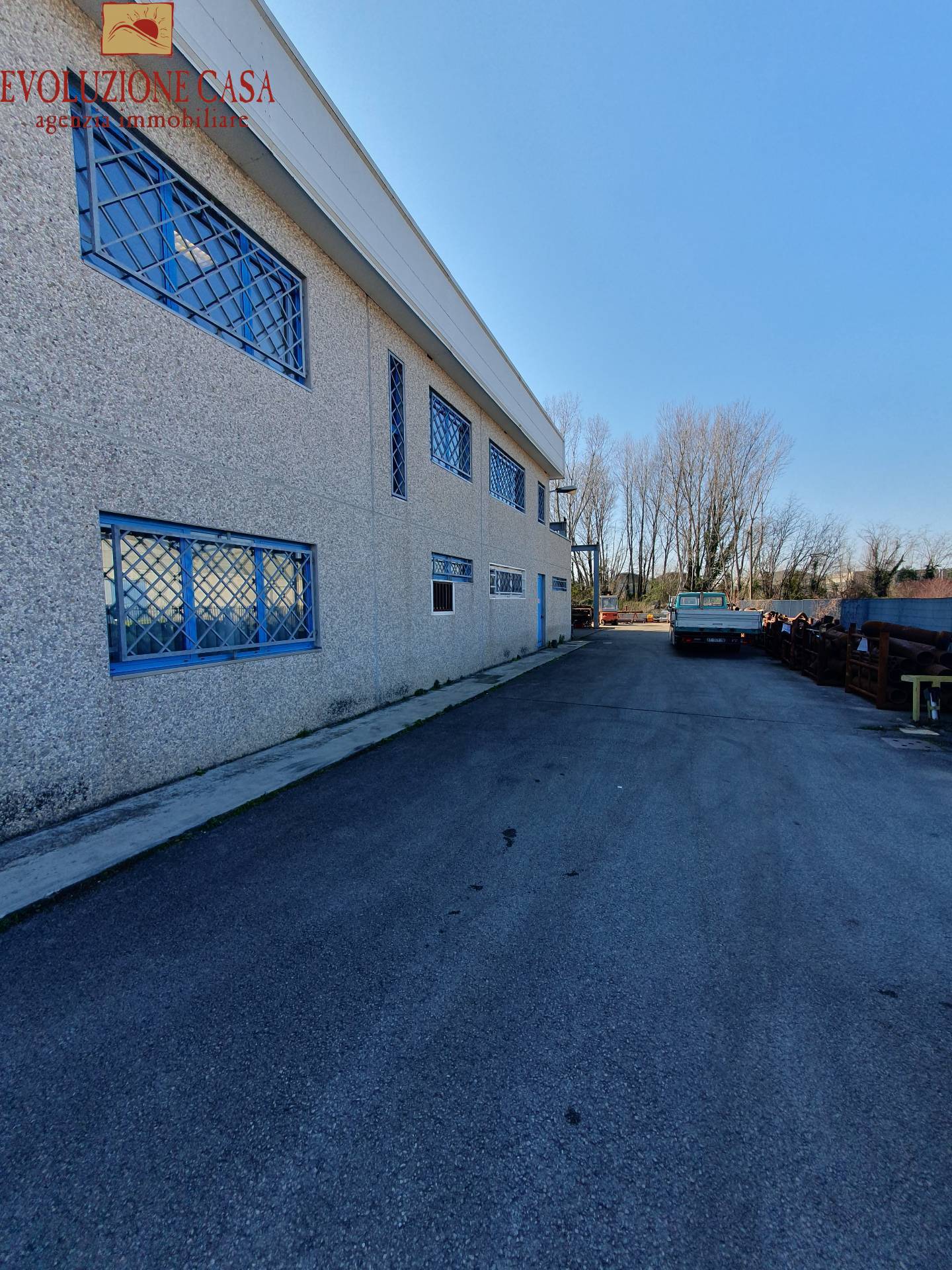 Capannone in vendita a Monfalcone, Schiavetti