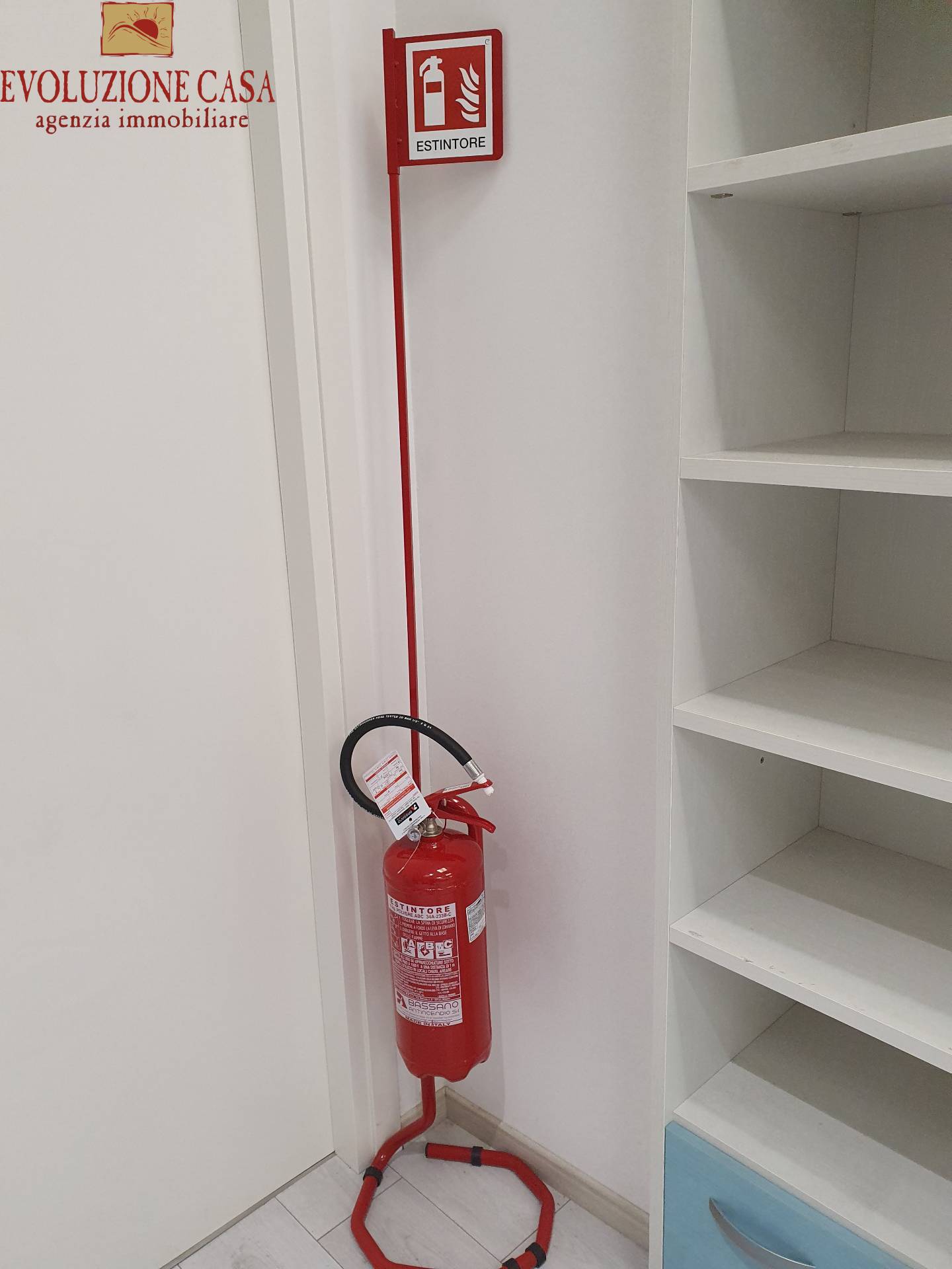 Locale commerciale in vendita a Monfalcone, Centro