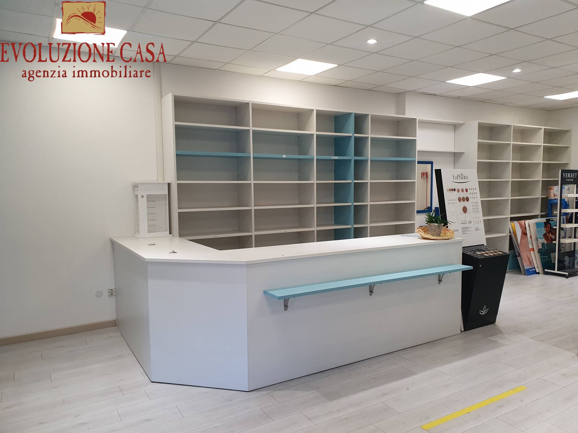 Locale commerciale in vendita a Monfalcone, Centro