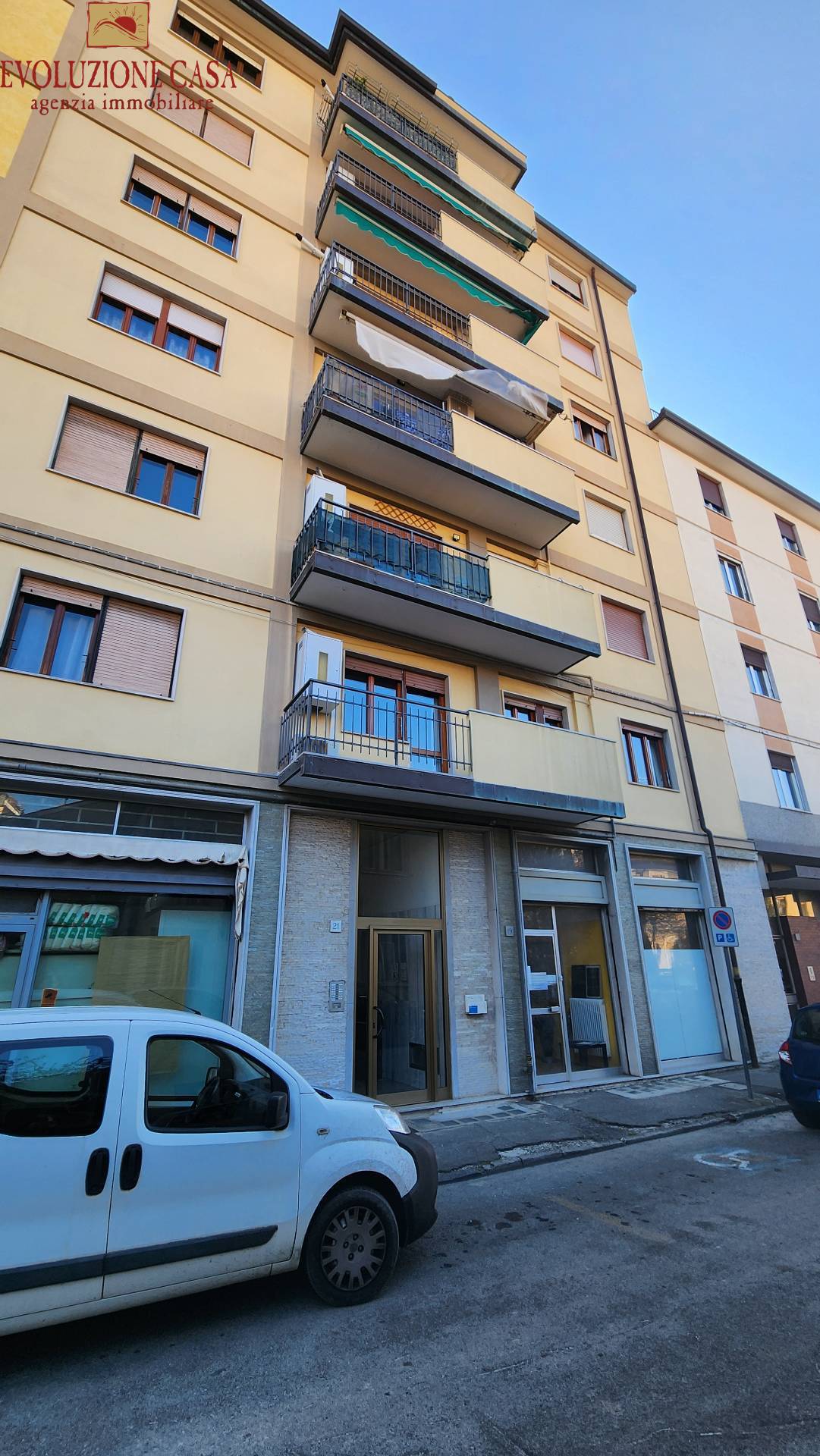 Locale commerciale in vendita a Monfalcone, Centro