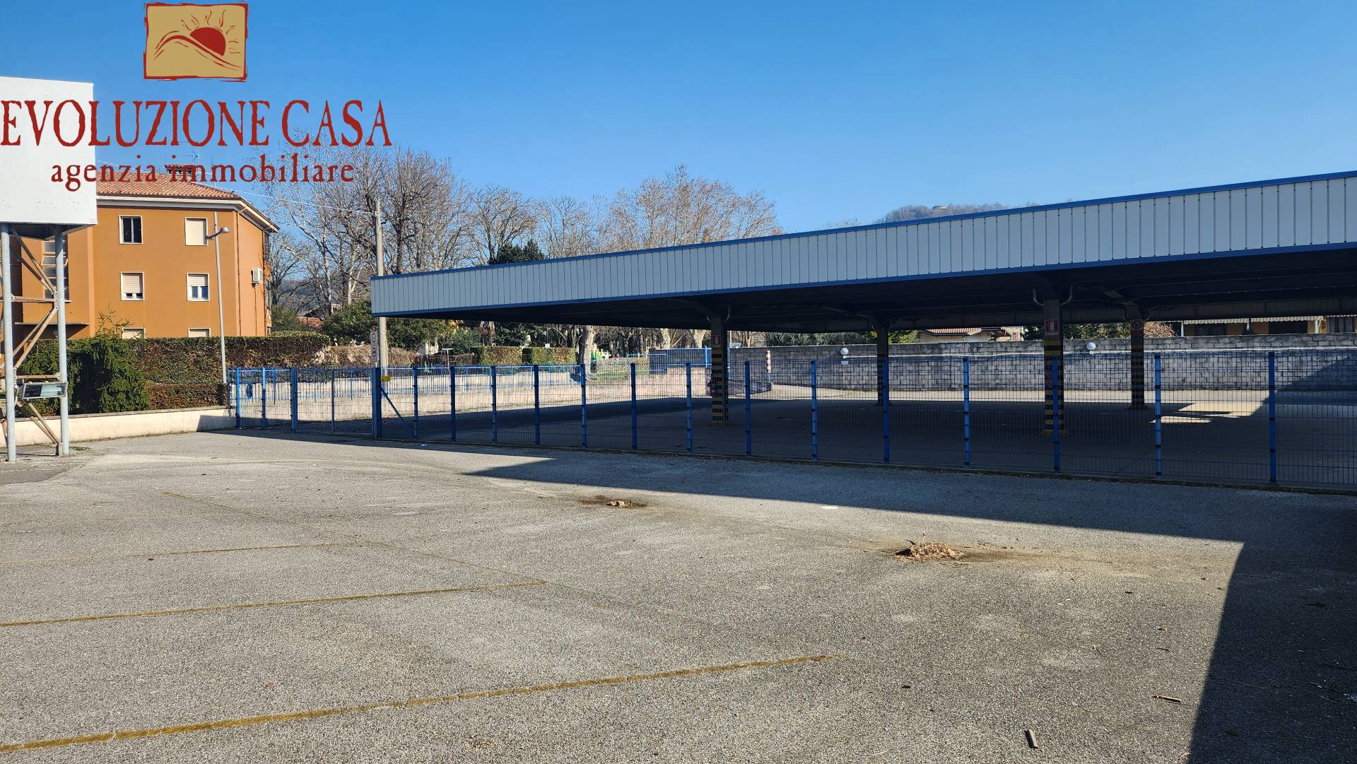 Locale commerciale in vendita a Cormons