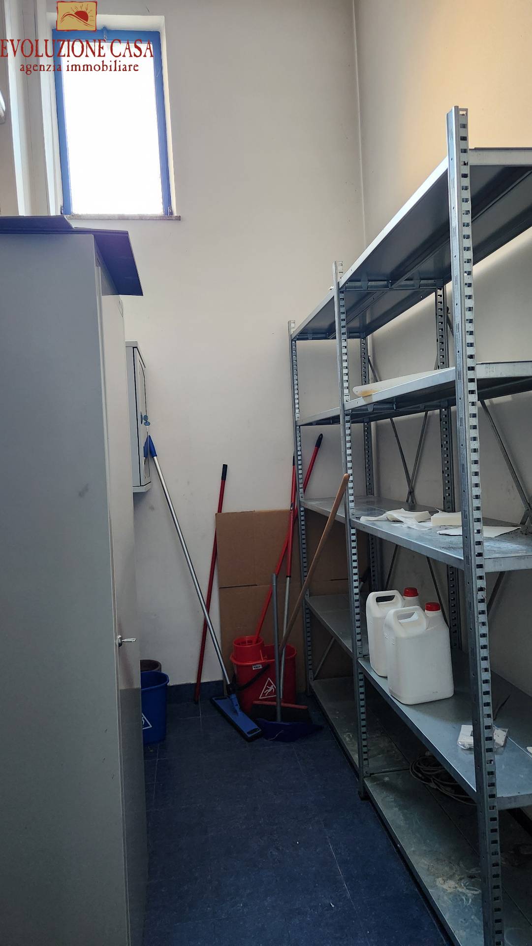 Locale commerciale in vendita a Monfalcone, Centro