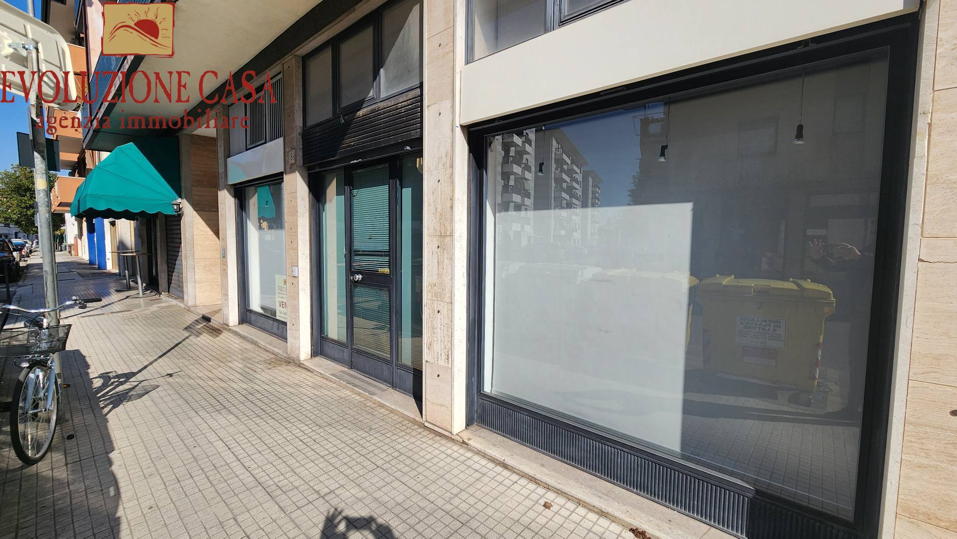 Locale commerciale in vendita a Monfalcone, Centro