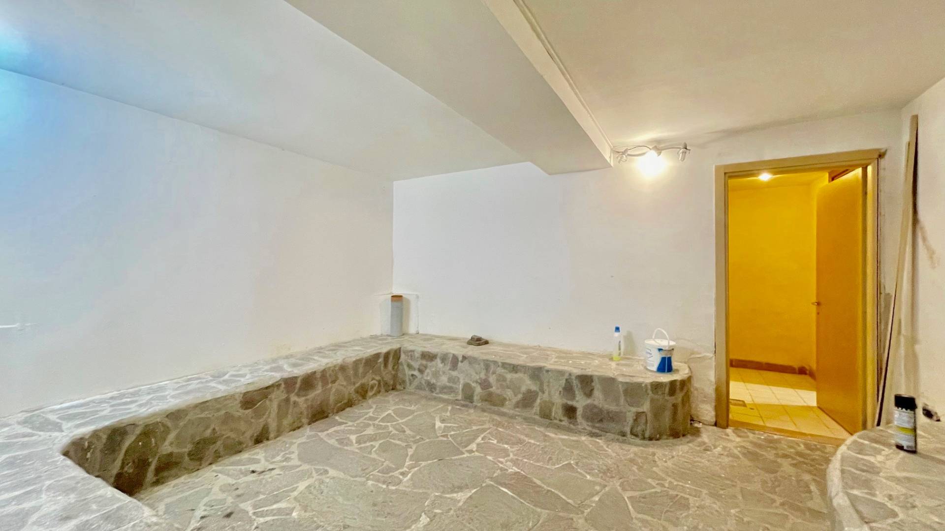 LOCALE COMMERCIALE in affitto a Roma, Ostia