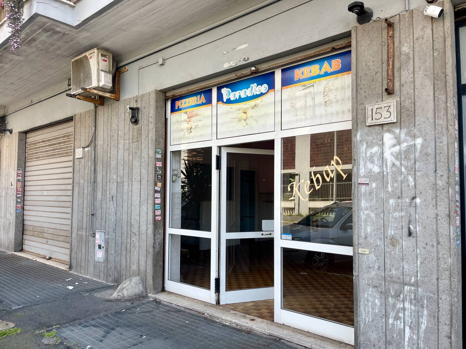 LOCALE COMMERCIALE in vendita a Roma