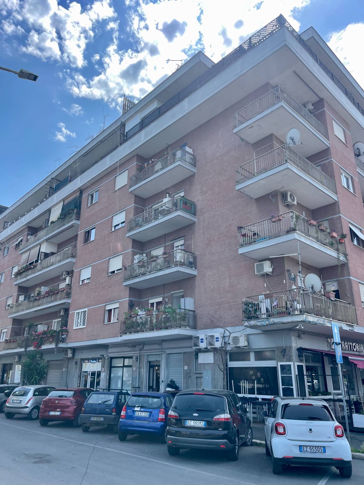 LOCALE COMMERCIALE in vendita a Roma