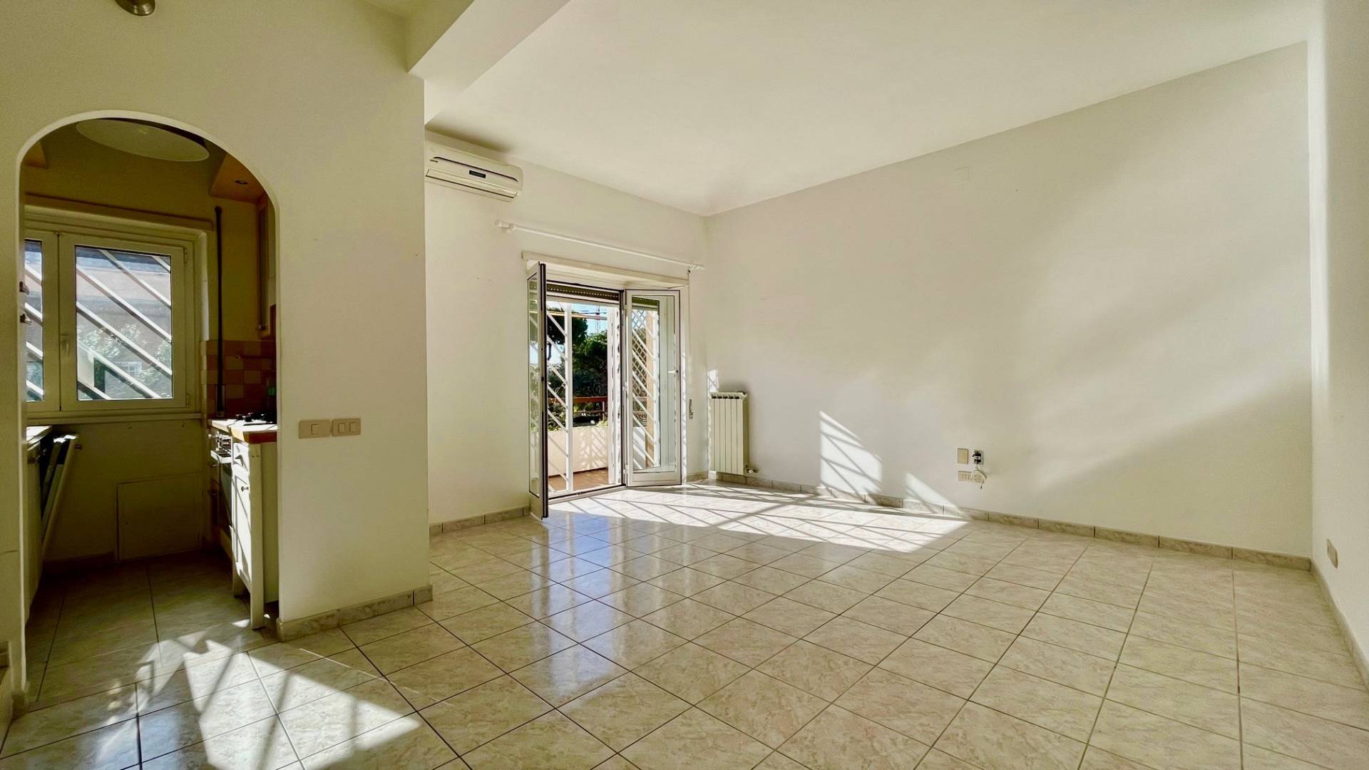 APPARTAMENTO in vendita a Roma, Axa